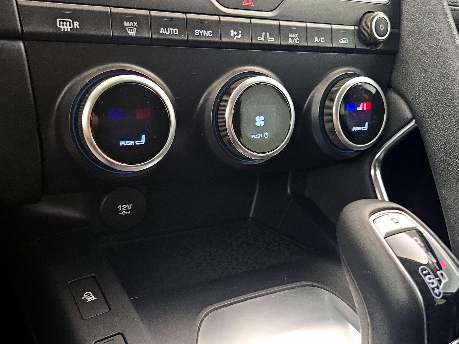 Thumbnail: 2018 Jaguar E-Pace - 16