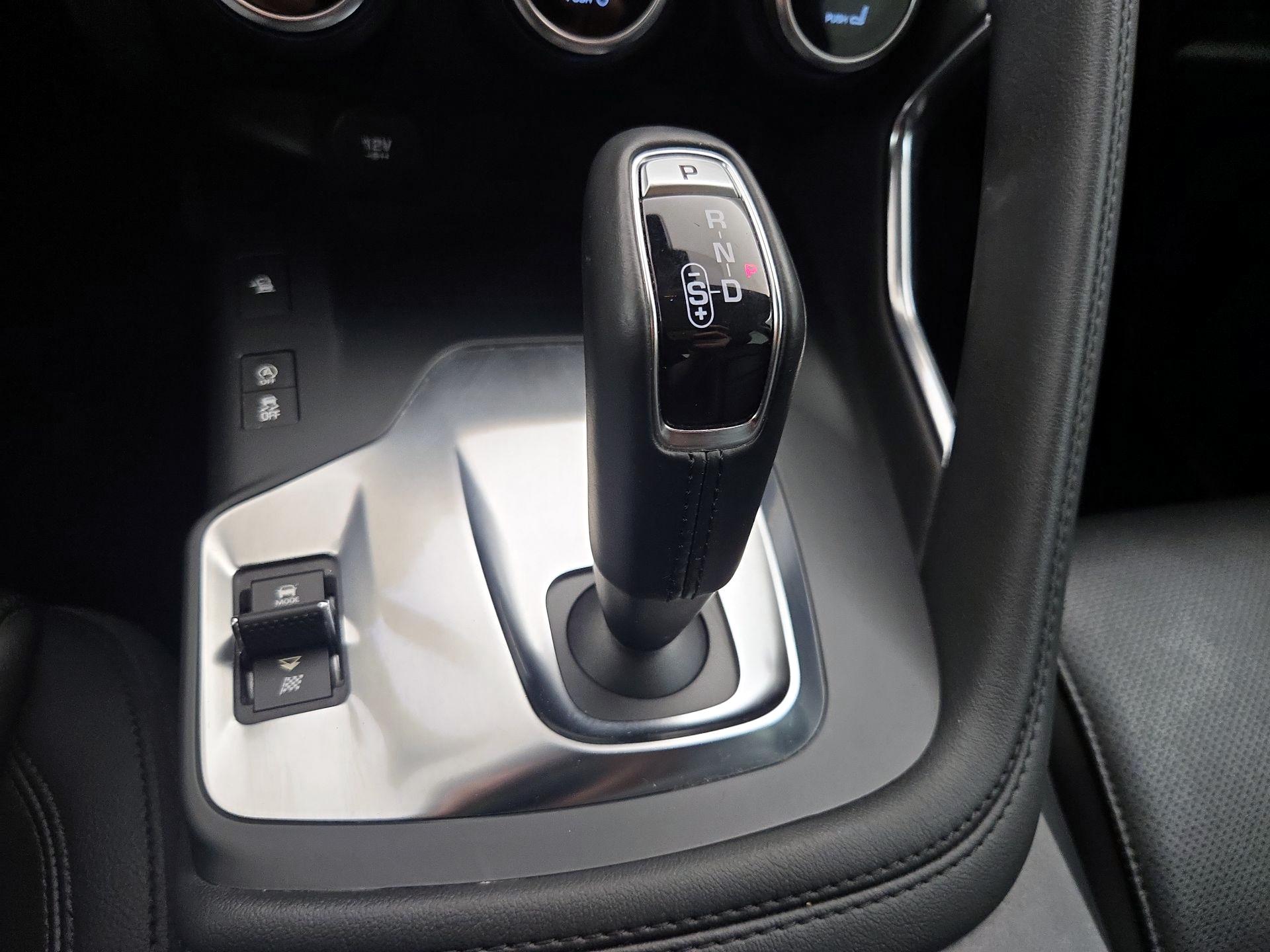 Thumbnail: 2018 Jaguar E-Pace - 17