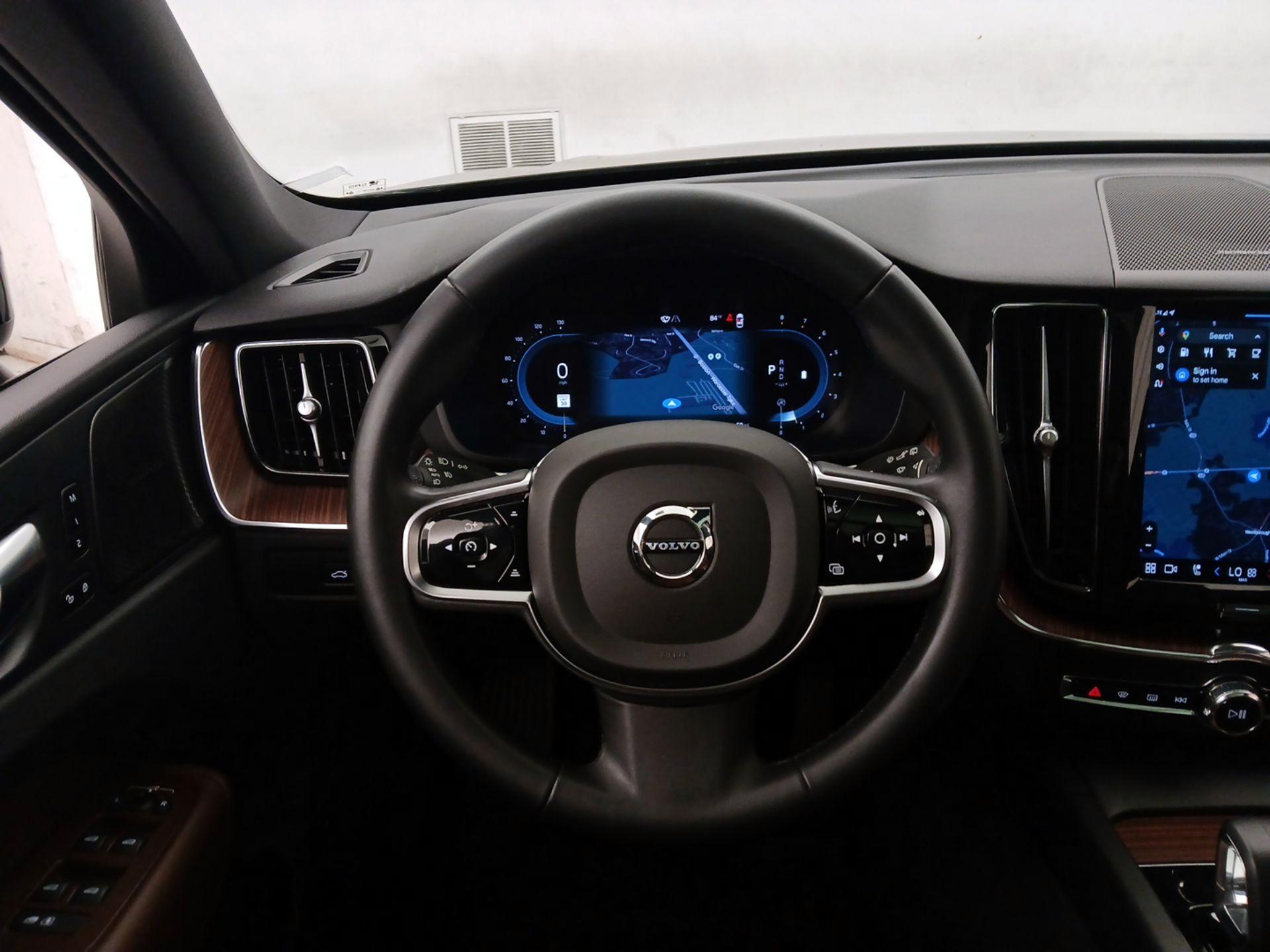 Thumbnail: 2023 Volvo XC60 - 10