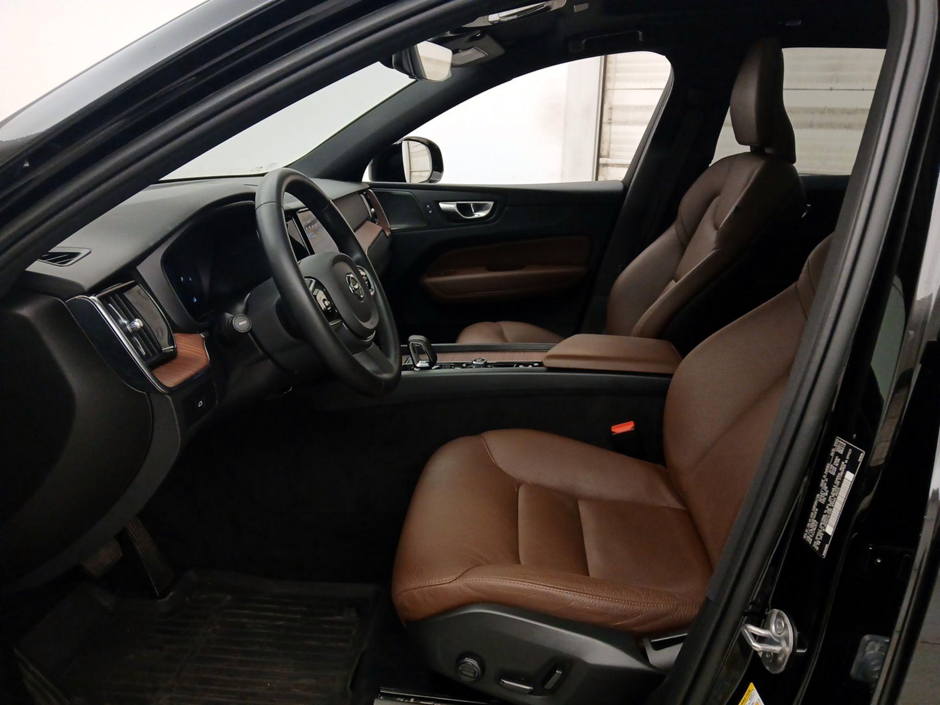 Thumbnail: 2023 Volvo XC60 - 11