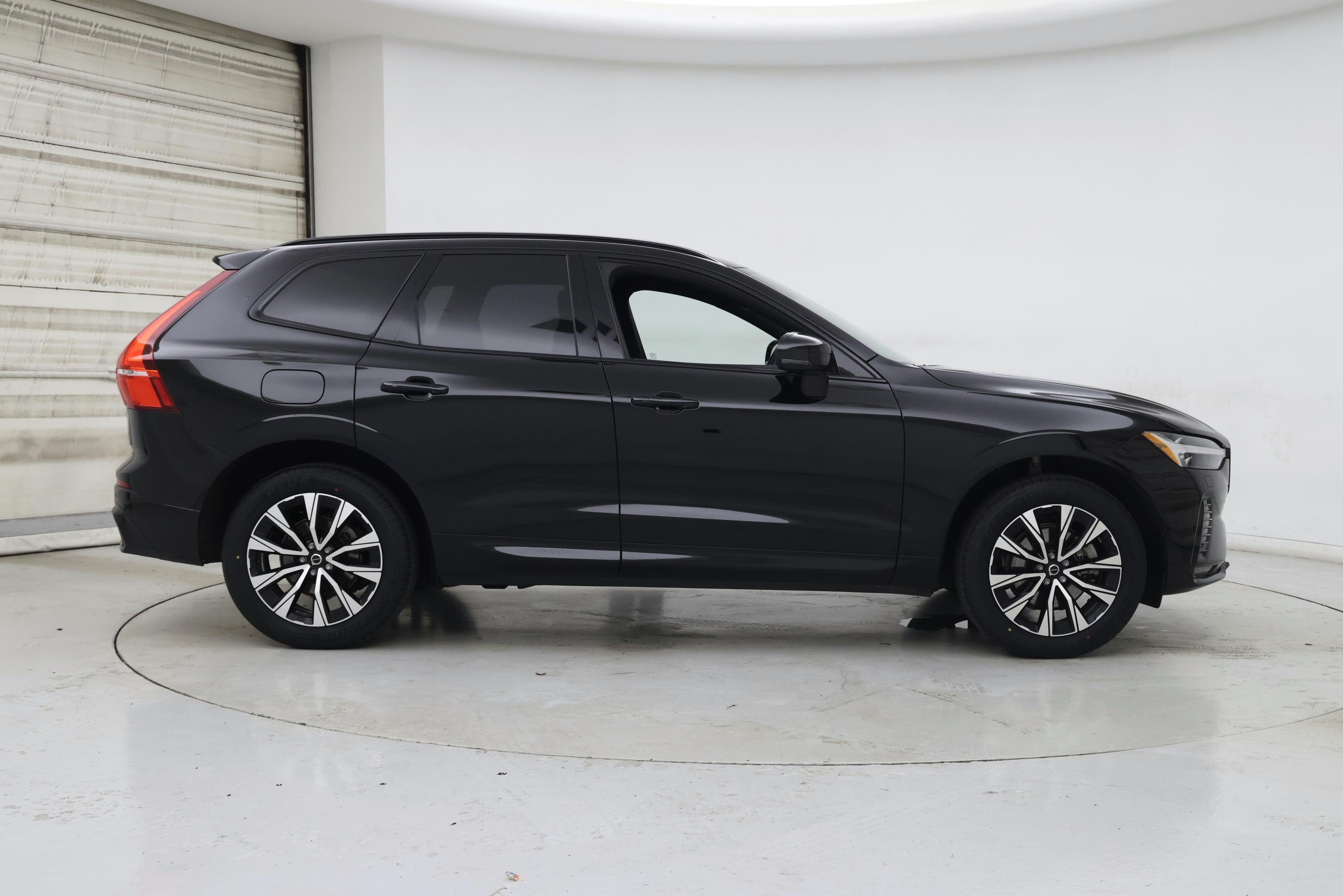 Thumbnail: 2023 Volvo XC60 - 7