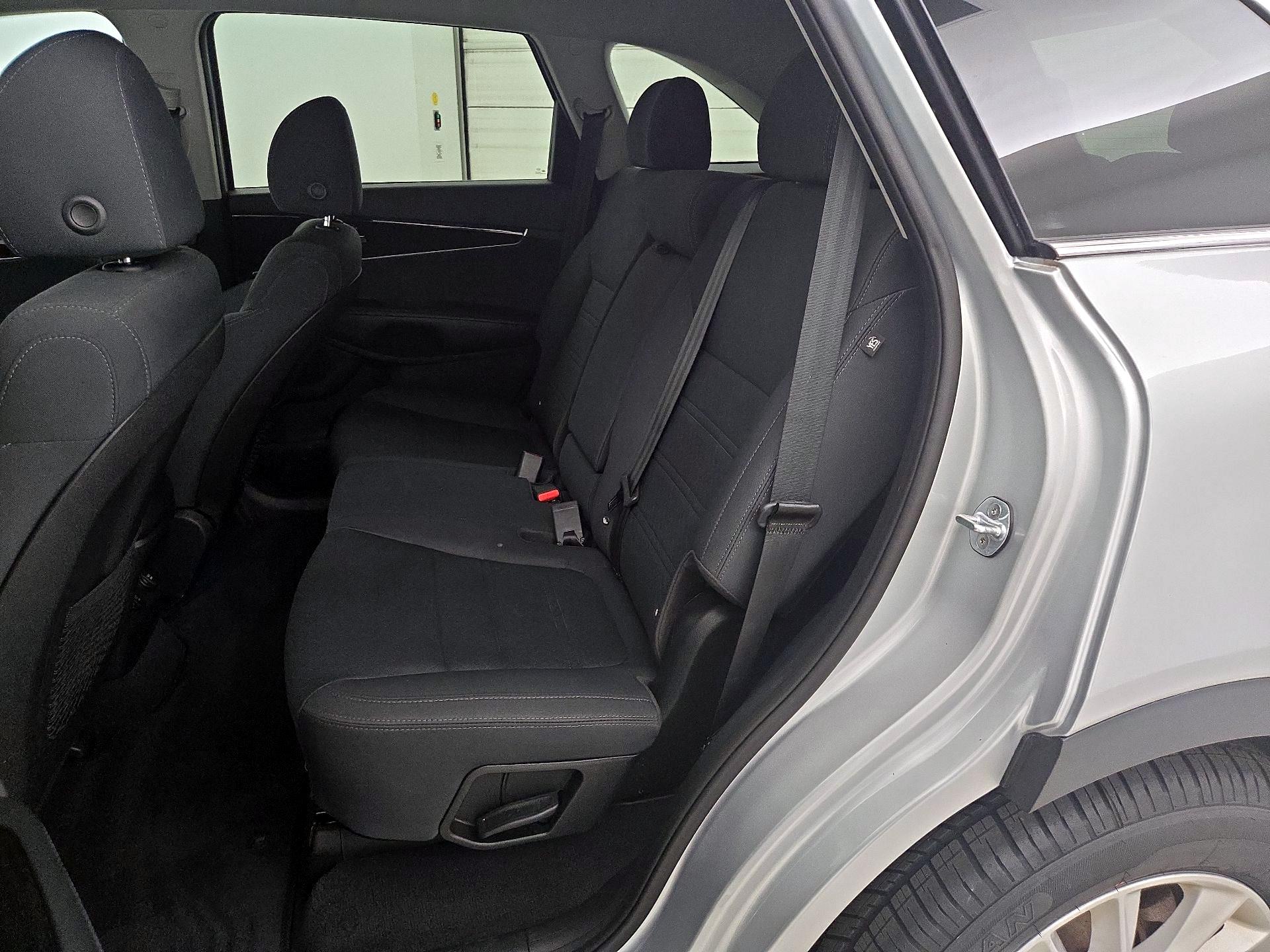 Thumbnail: 2019 Kia Sorento - 19