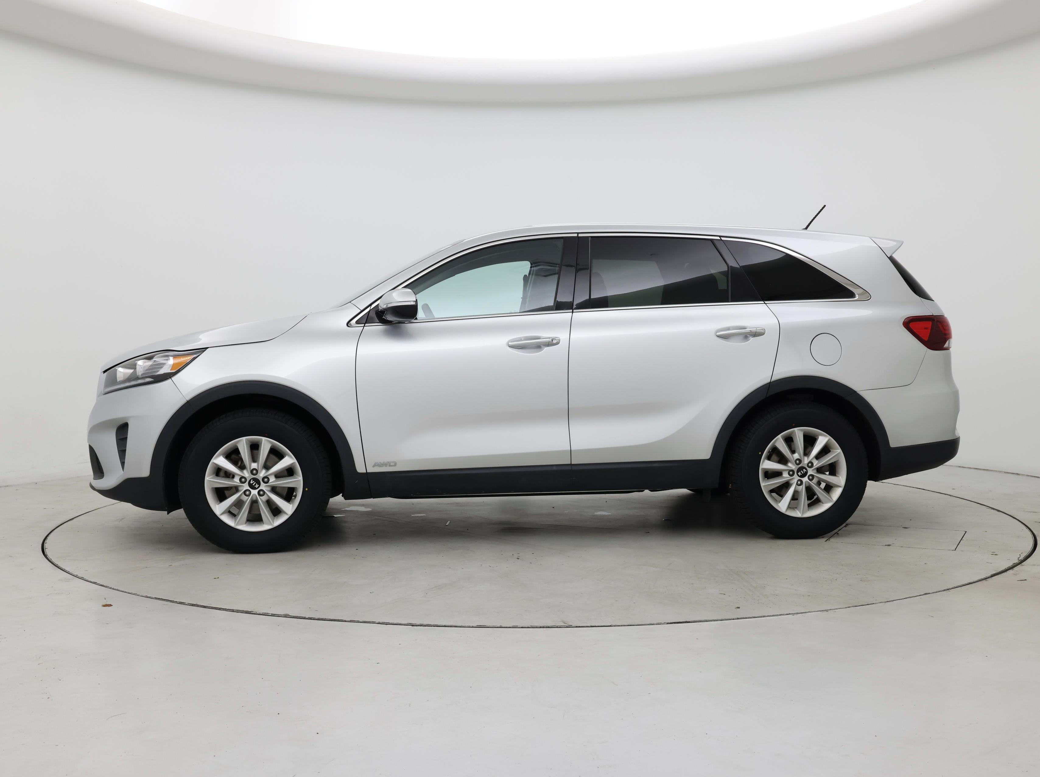 Thumbnail: 2019 Kia Sorento - 3