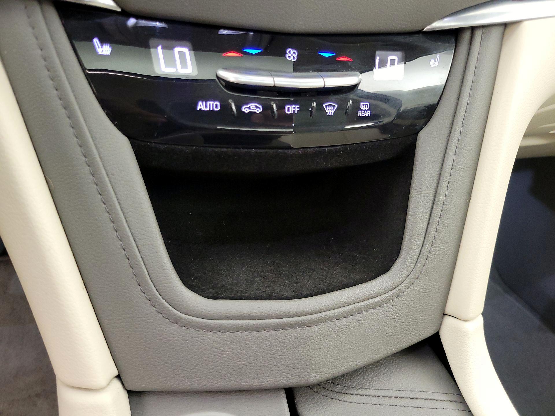 Thumbnail: 2018 Cadillac XT5 - 16