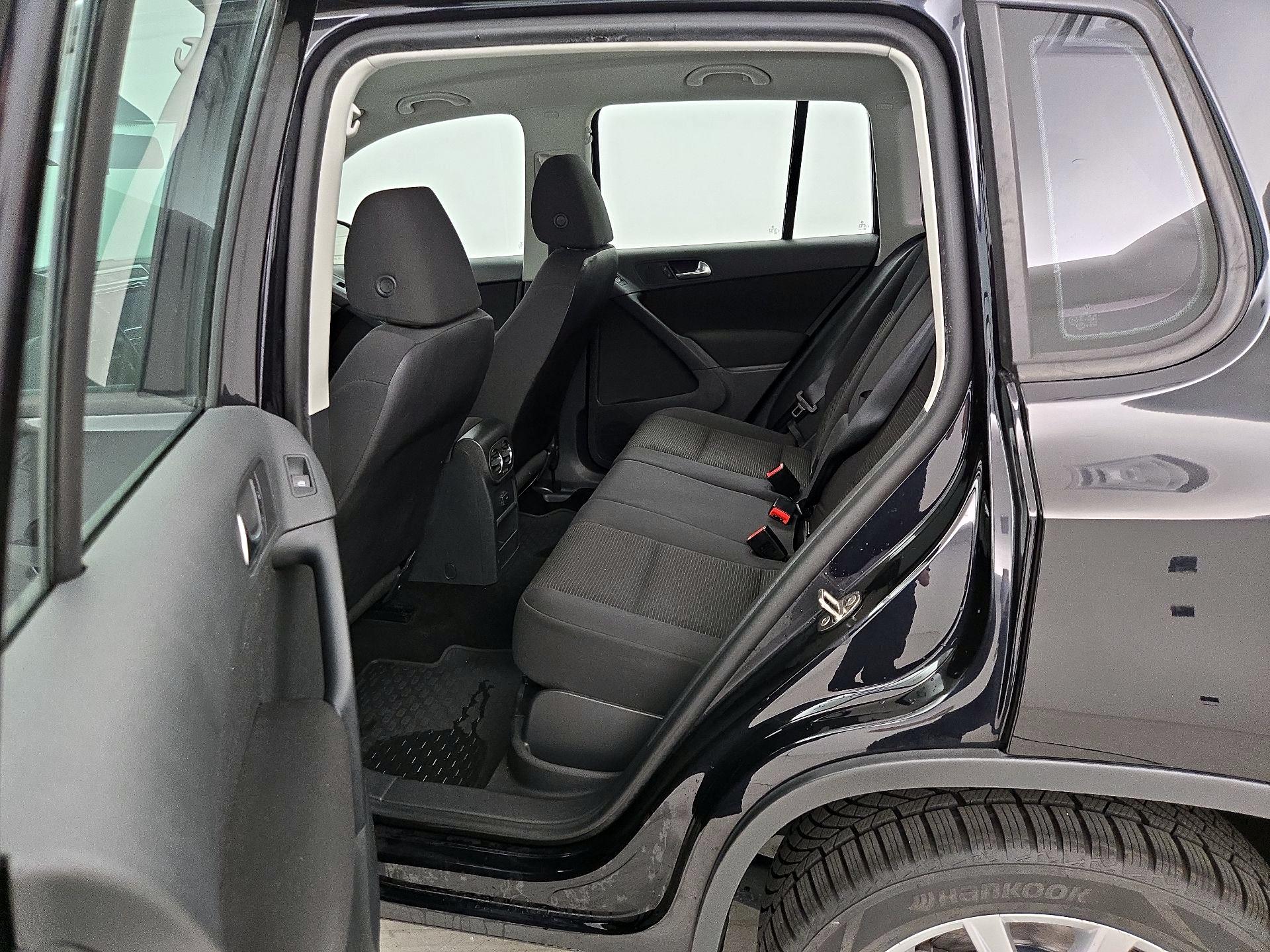 Thumbnail: 2017 Volkswagen Tiguan - 19