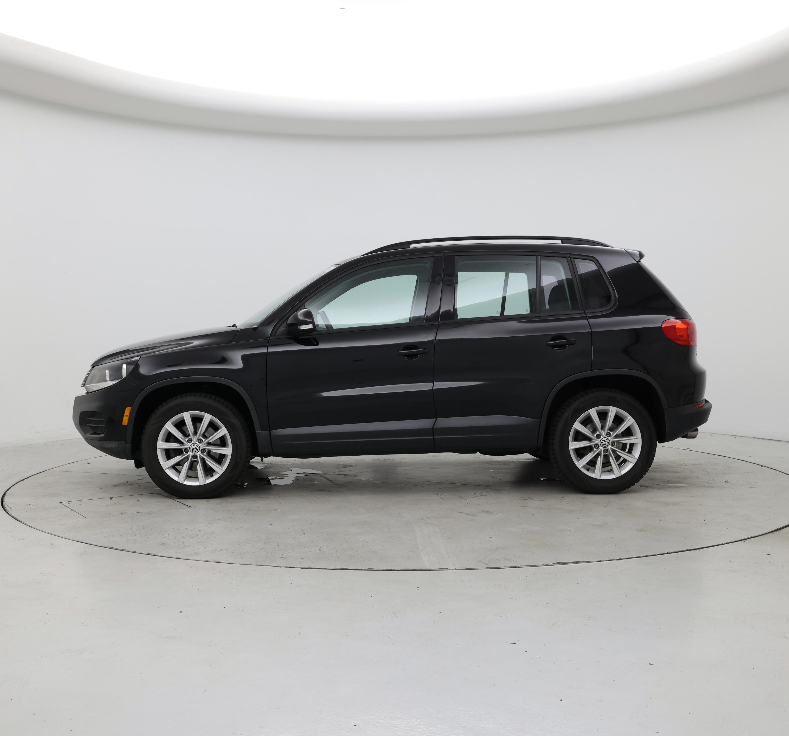 Thumbnail: 2017 Volkswagen Tiguan - 3