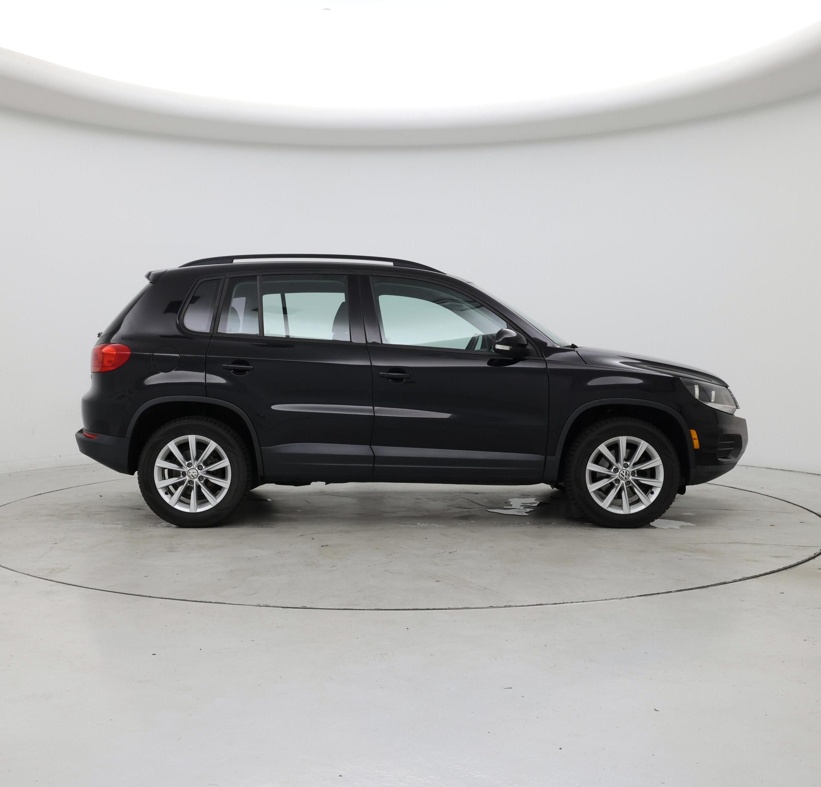 Thumbnail: 2017 Volkswagen Tiguan - 7