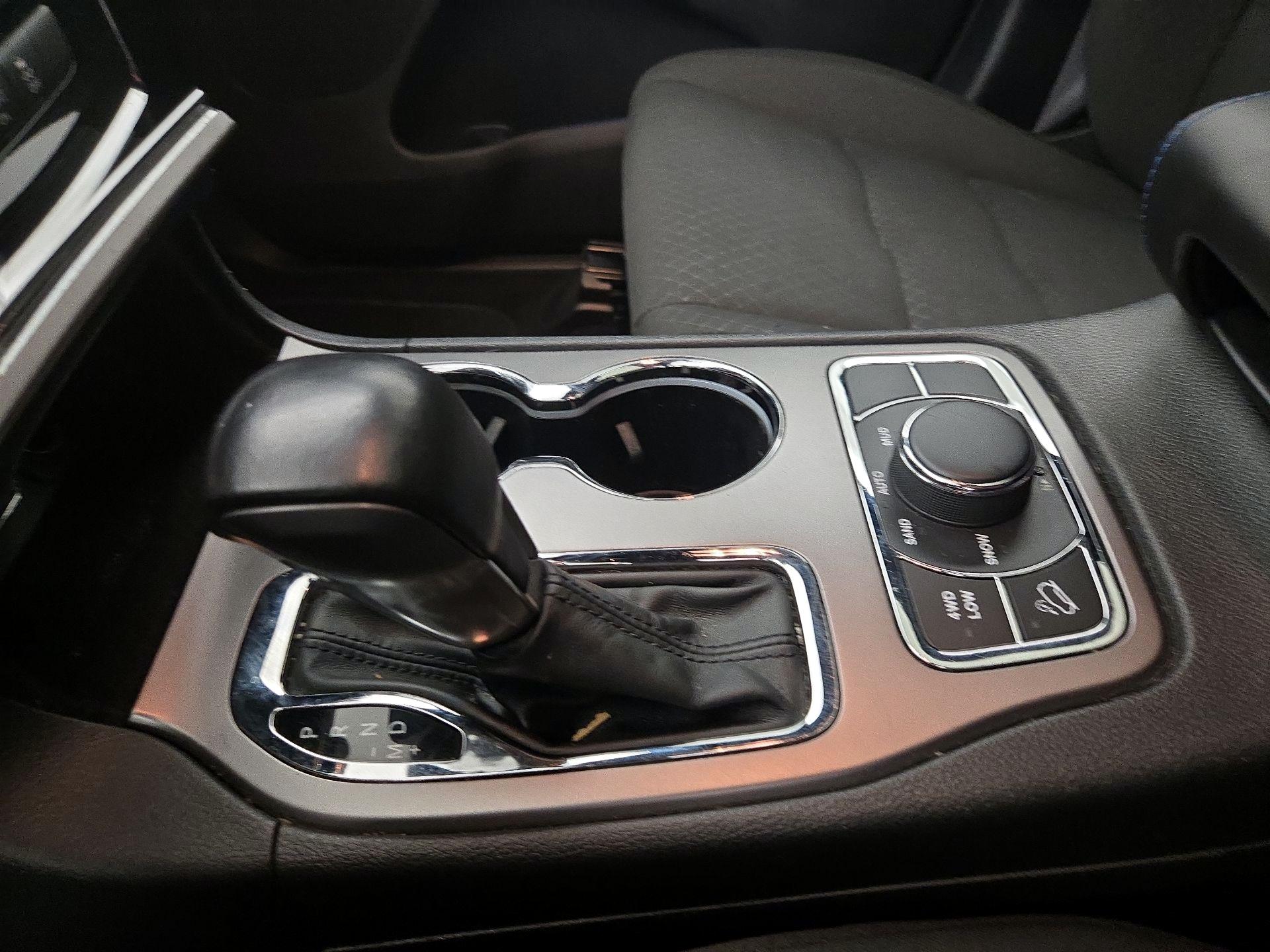 Thumbnail: 2020 Jeep Grand Cherokee - 18