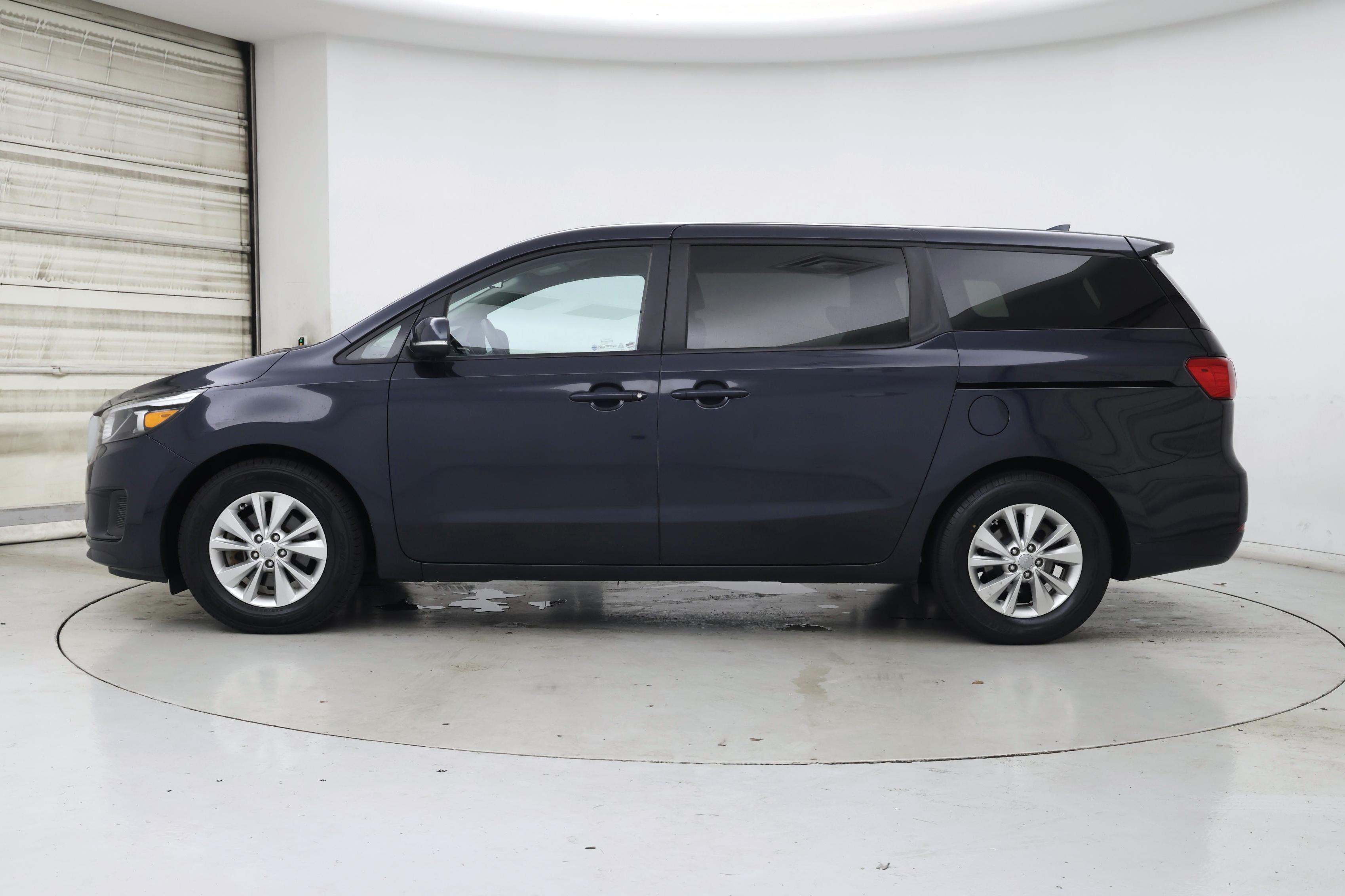Thumbnail: 2017 Kia Sedona - 3