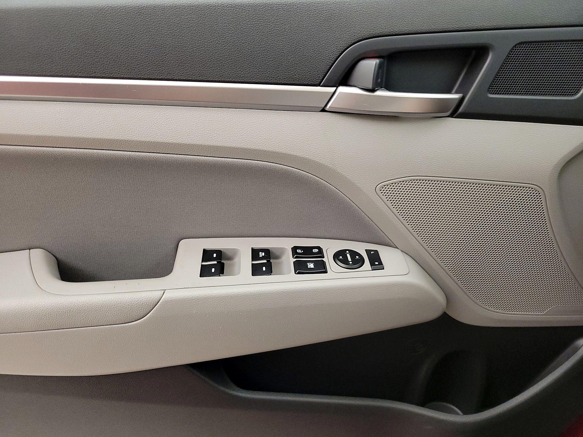 Thumbnail: 2020 Hyundai Elantra - 12