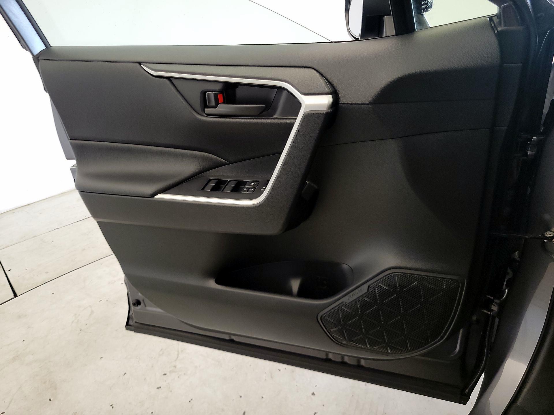 Thumbnail: 2021 Toyota RAV4 - 12