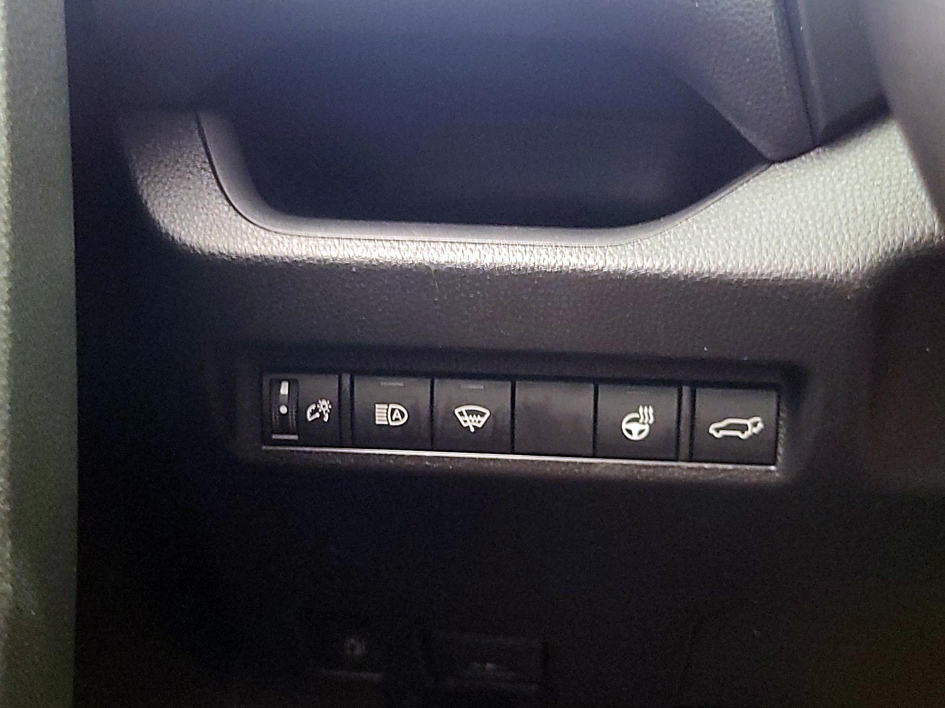 Thumbnail: 2021 Toyota RAV4 - 13