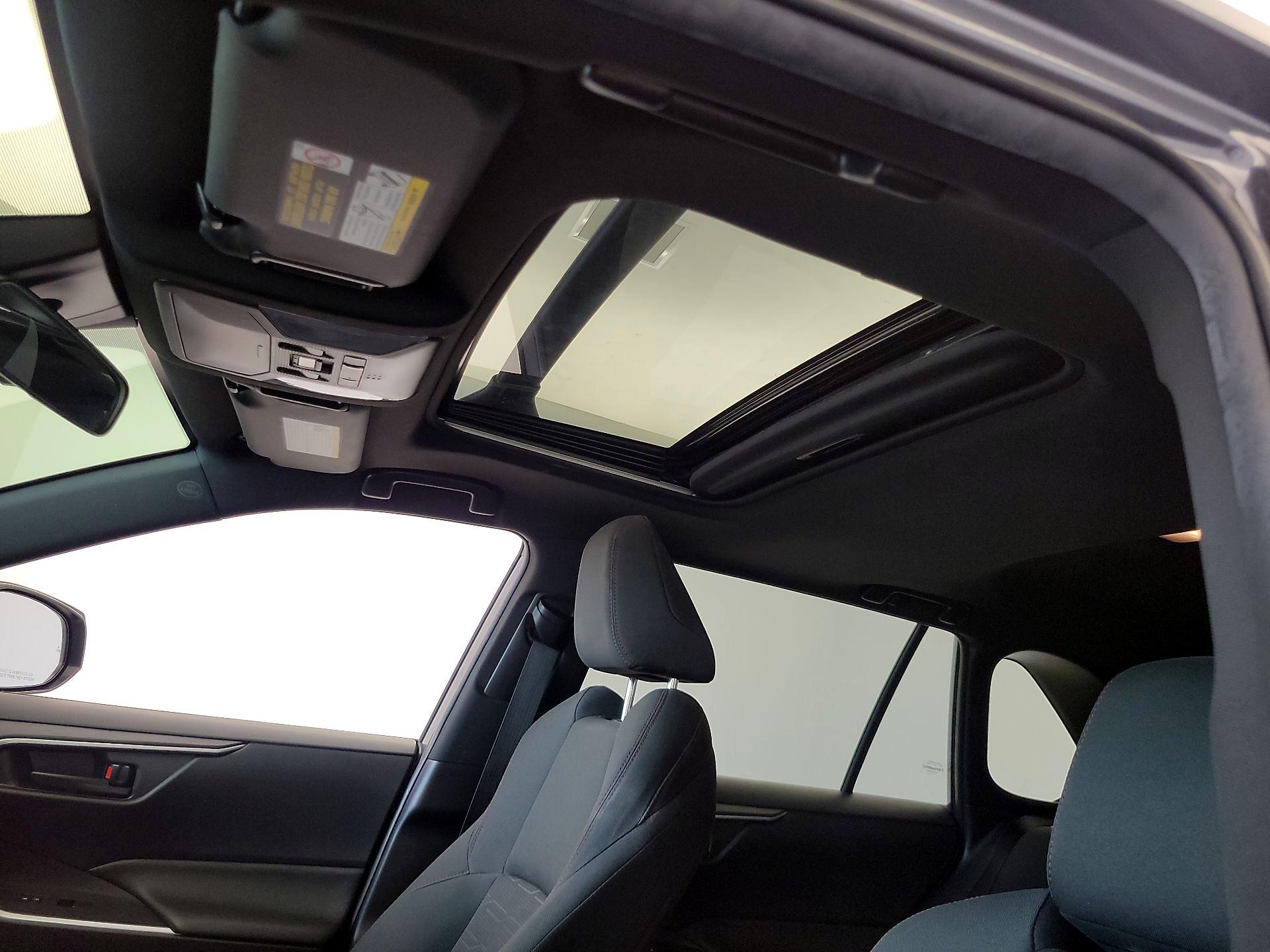 Thumbnail: 2021 Toyota RAV4 - 19