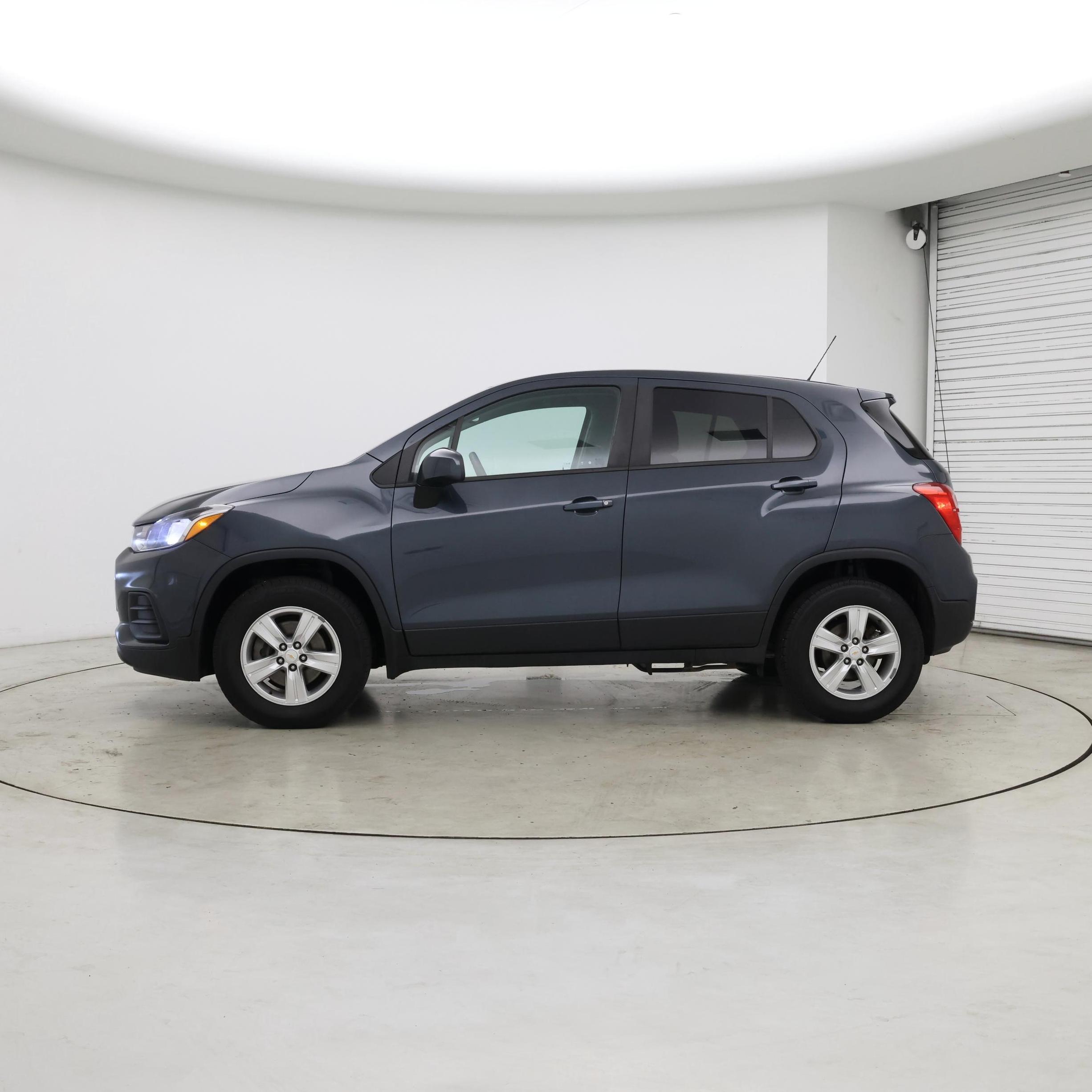 Thumbnail: 2021 Chevrolet Trax - 3