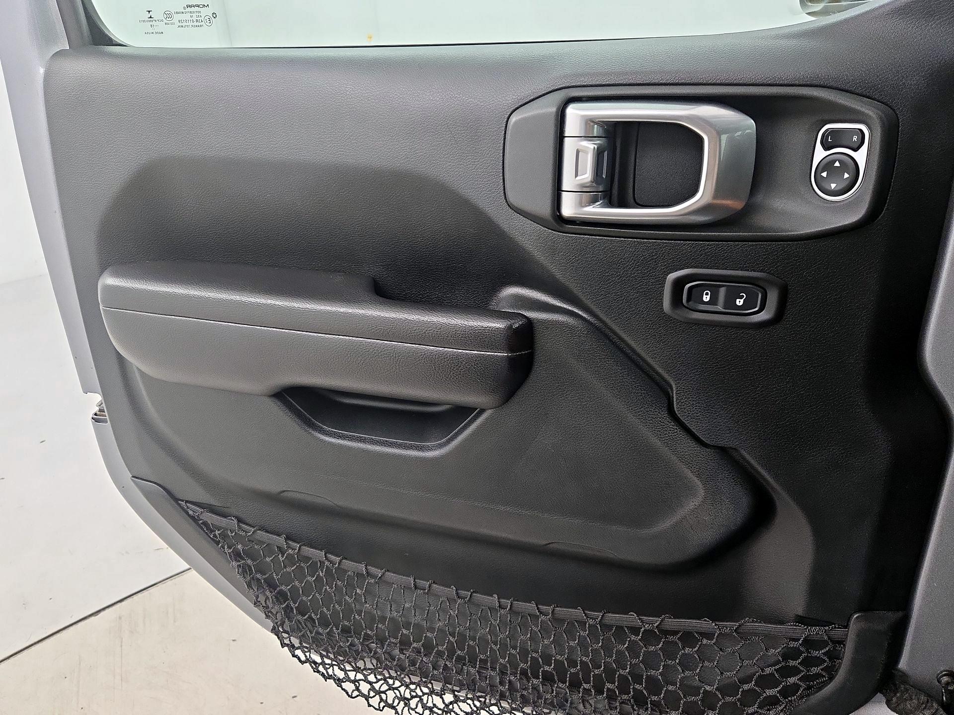 Thumbnail: 2018 Jeep Wrangler - 12