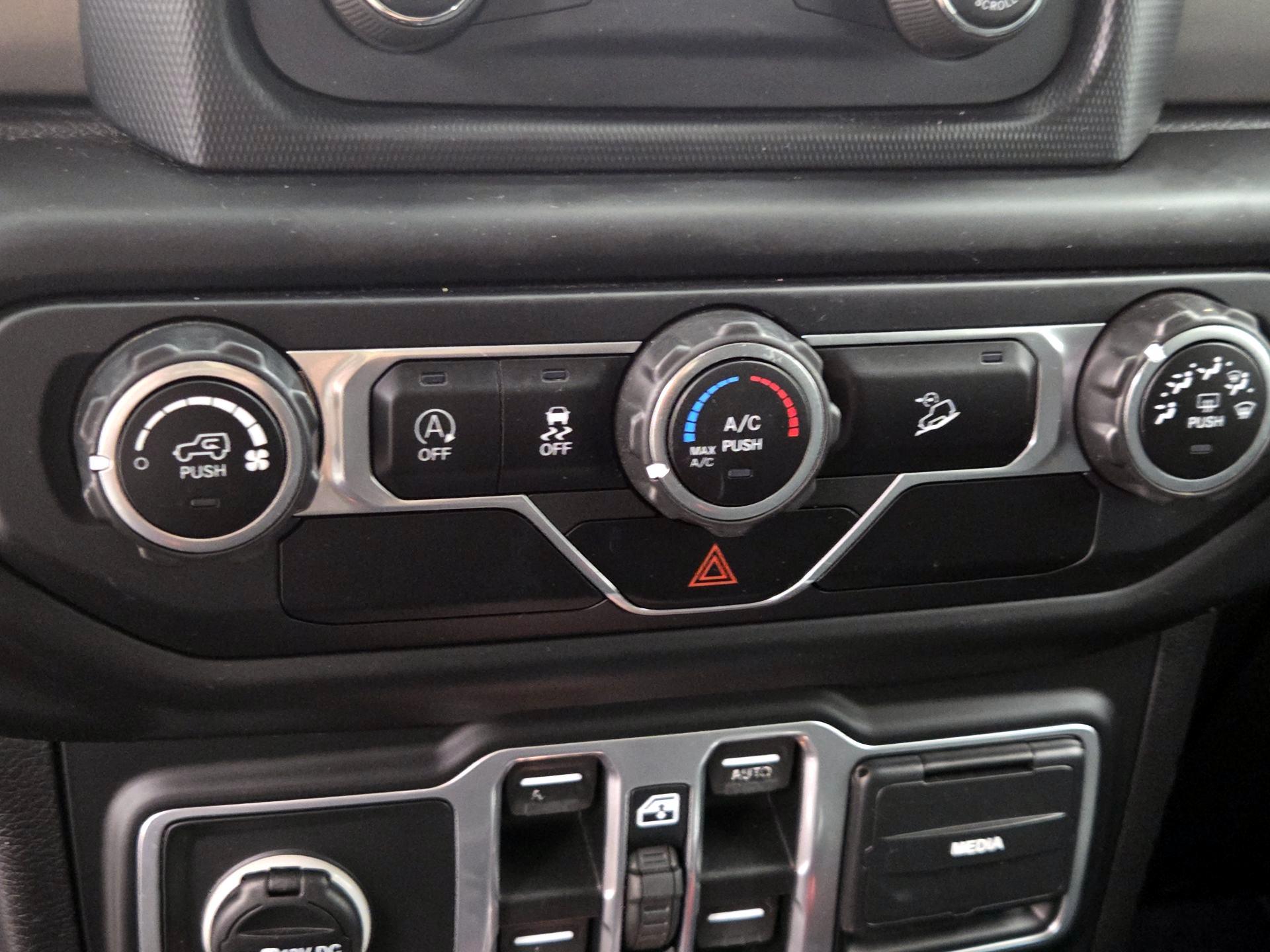 Thumbnail: 2018 Jeep Wrangler - 17