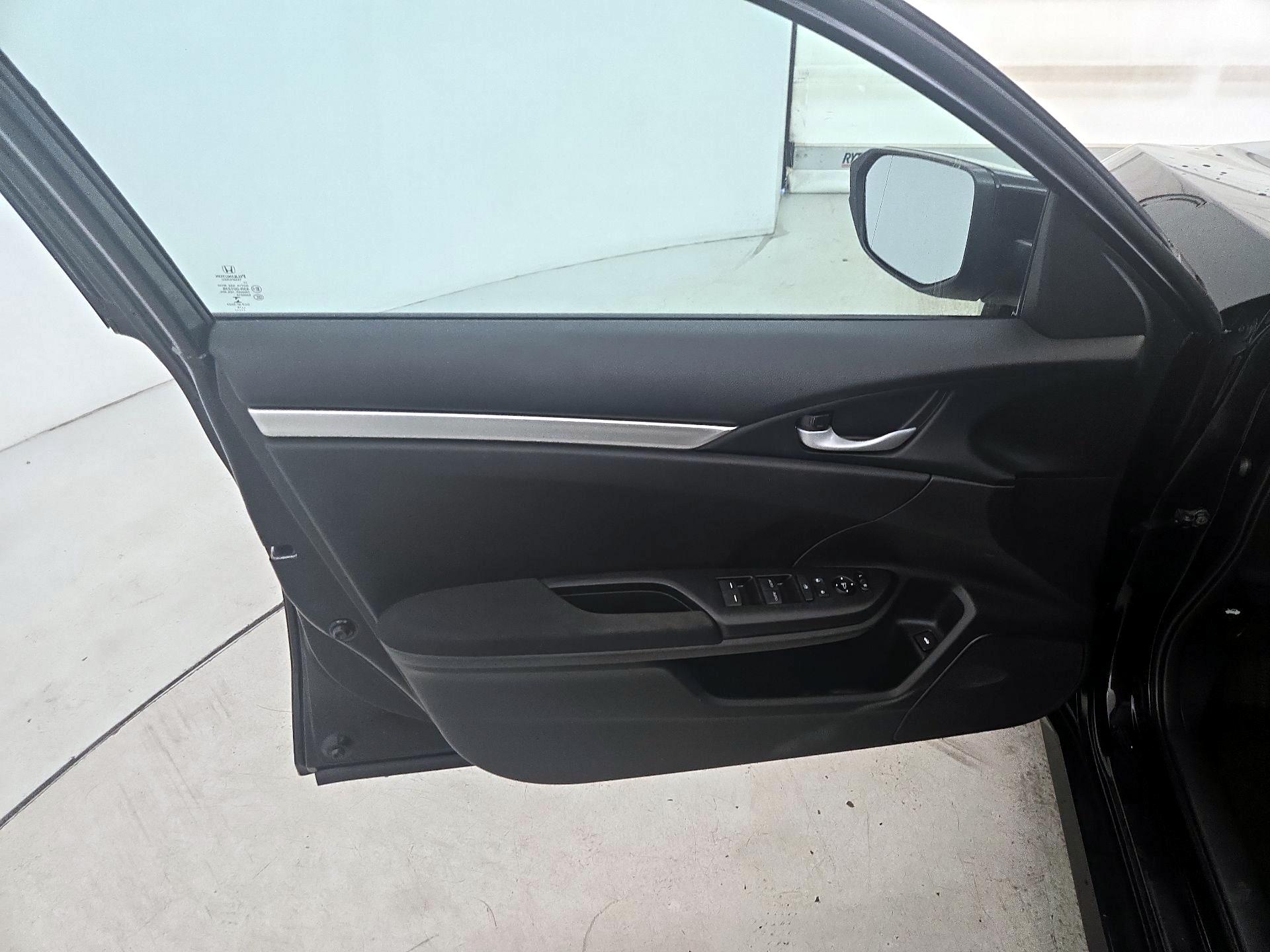 Thumbnail: 2016 Honda Civic - 12