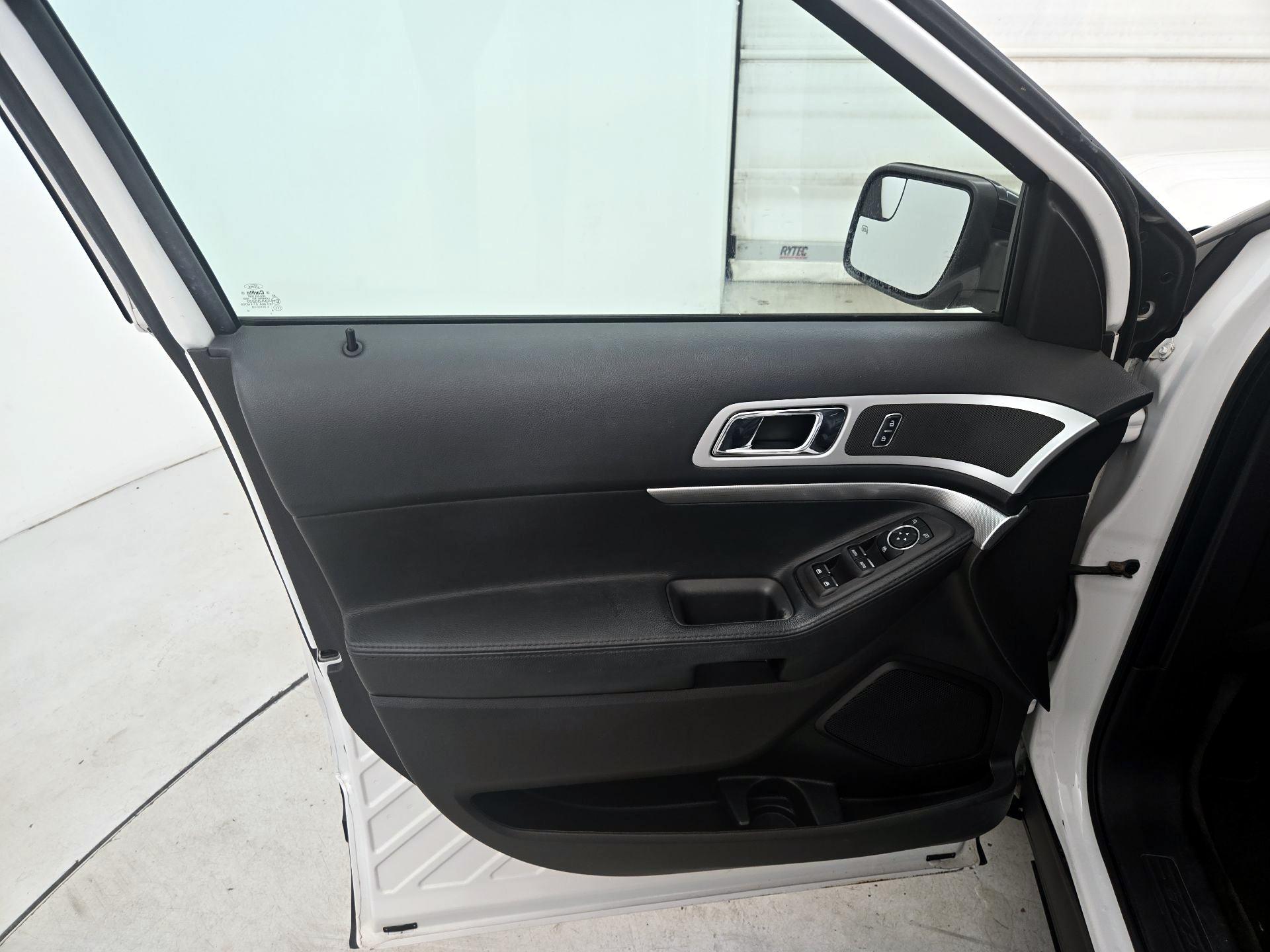 Thumbnail: 2015 Ford Explorer - 12
