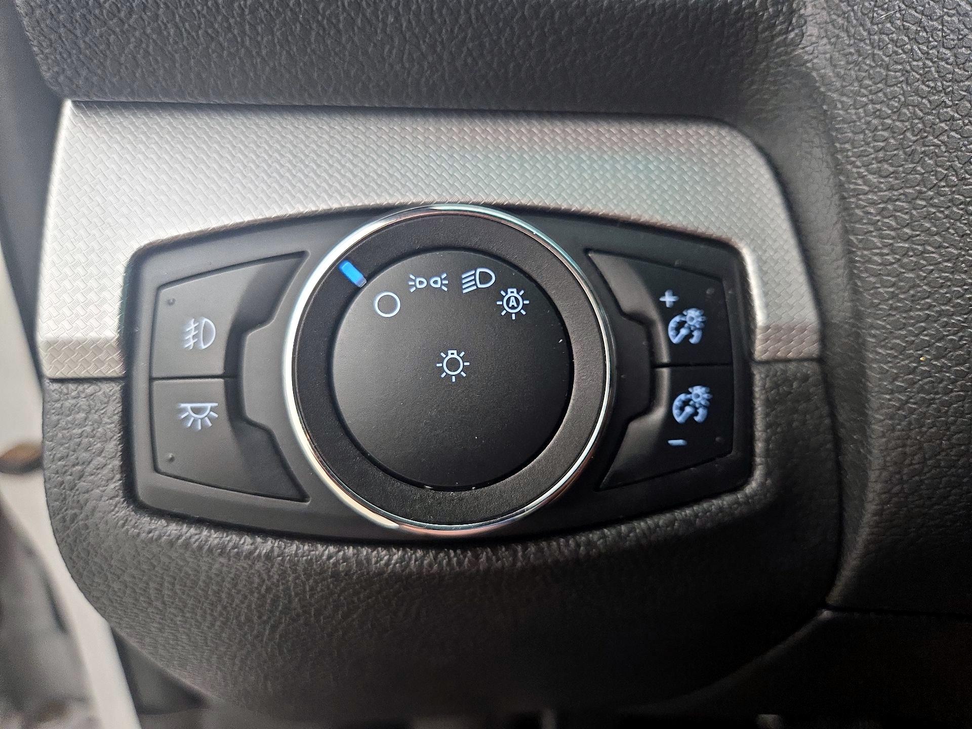Thumbnail: 2015 Ford Explorer - 13