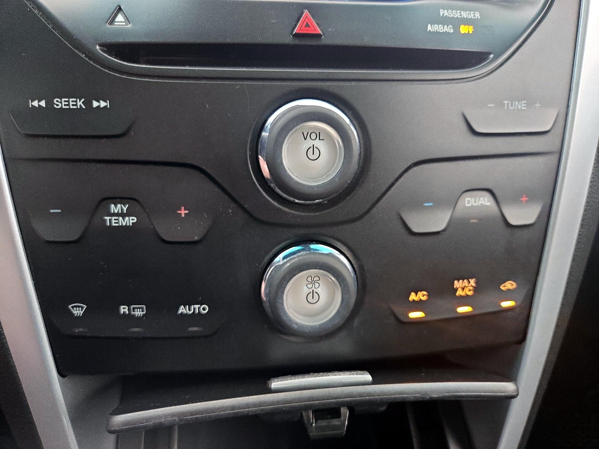 Thumbnail: 2015 Ford Explorer - 17