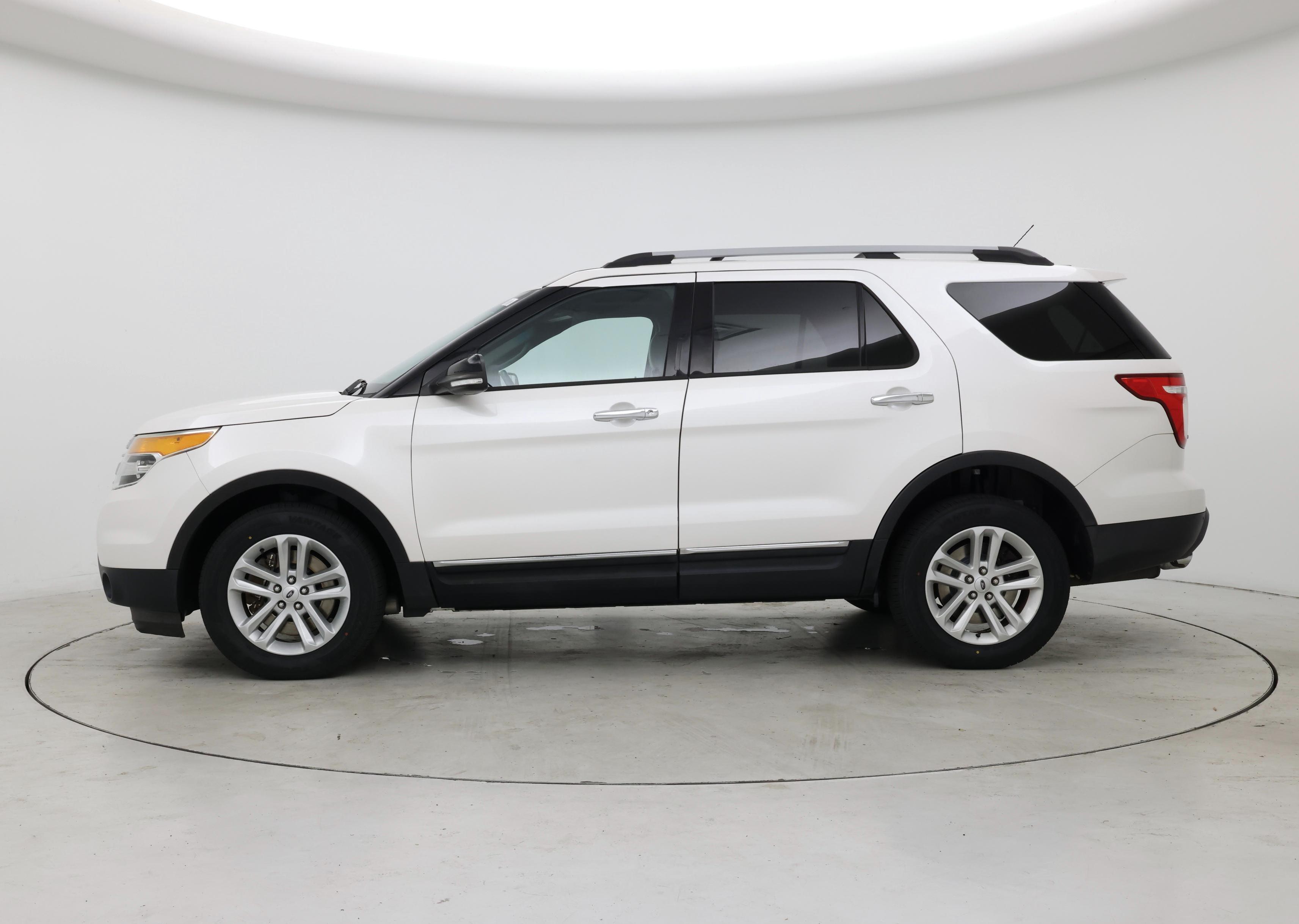 Thumbnail: 2015 Ford Explorer - 3