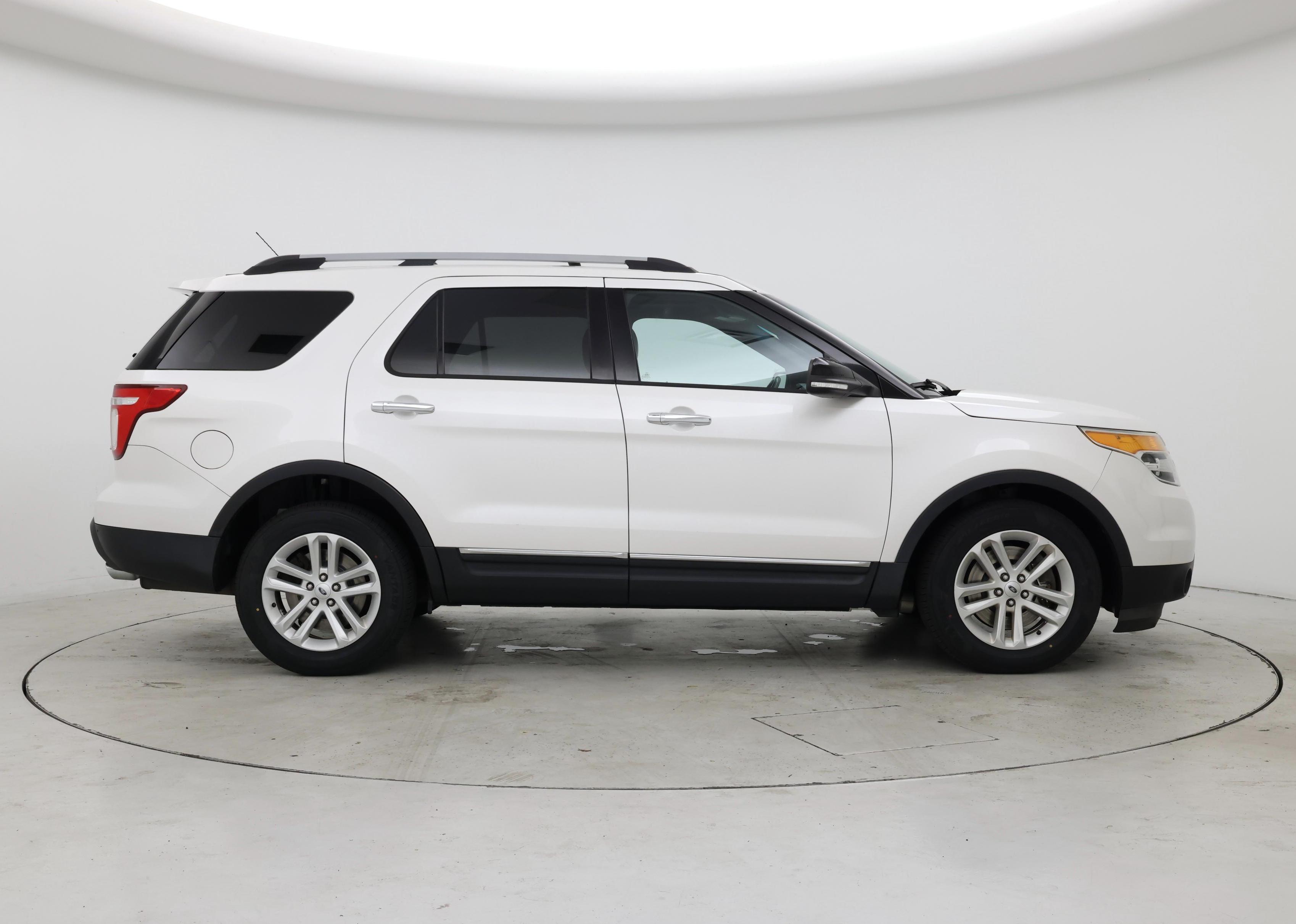 Thumbnail: 2015 Ford Explorer - 7