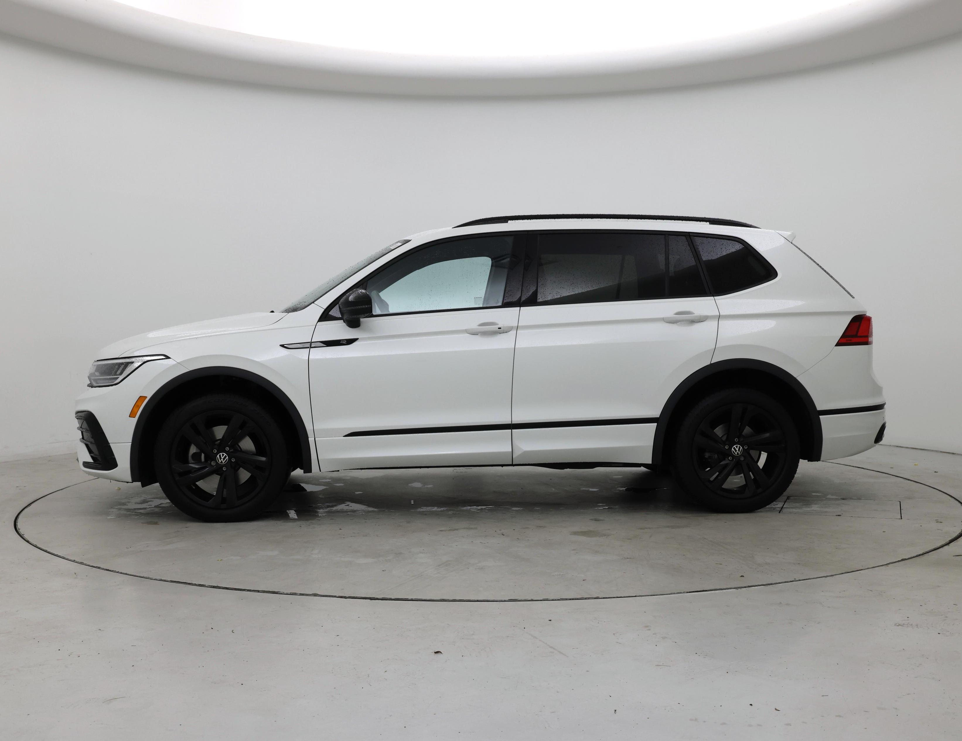 Thumbnail: 2023 Volkswagen Tiguan - 3