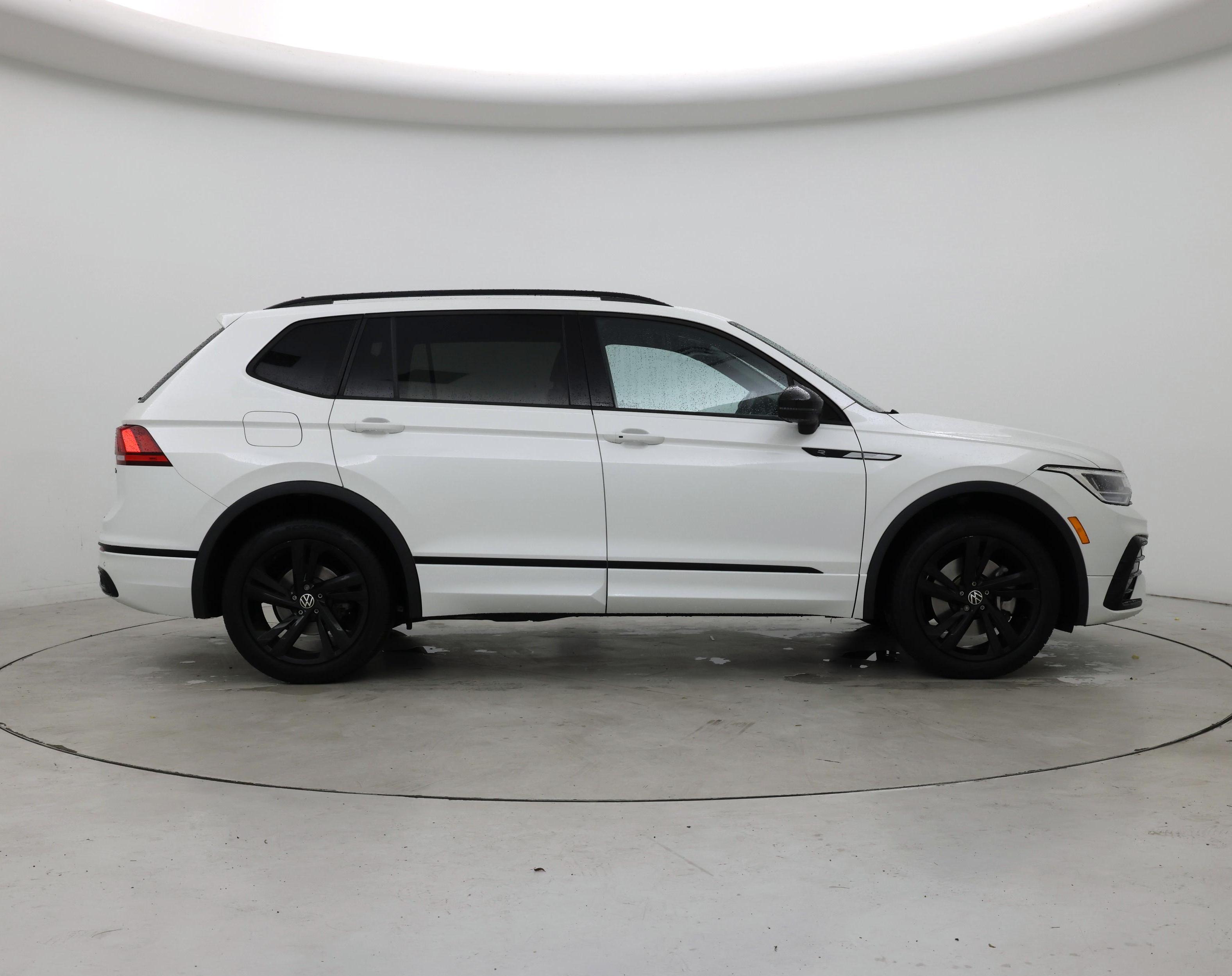 Thumbnail: 2023 Volkswagen Tiguan - 7