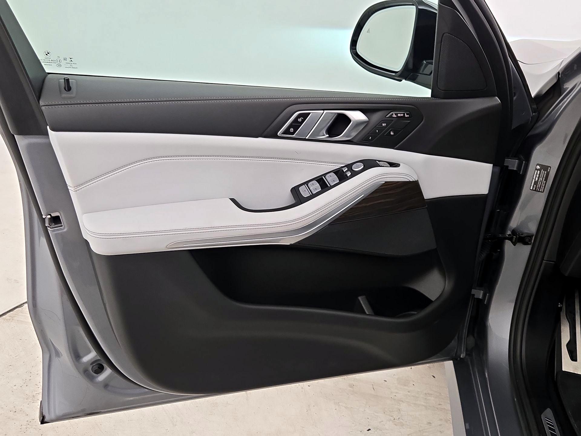 Thumbnail: 2023 BMW X7 - 12