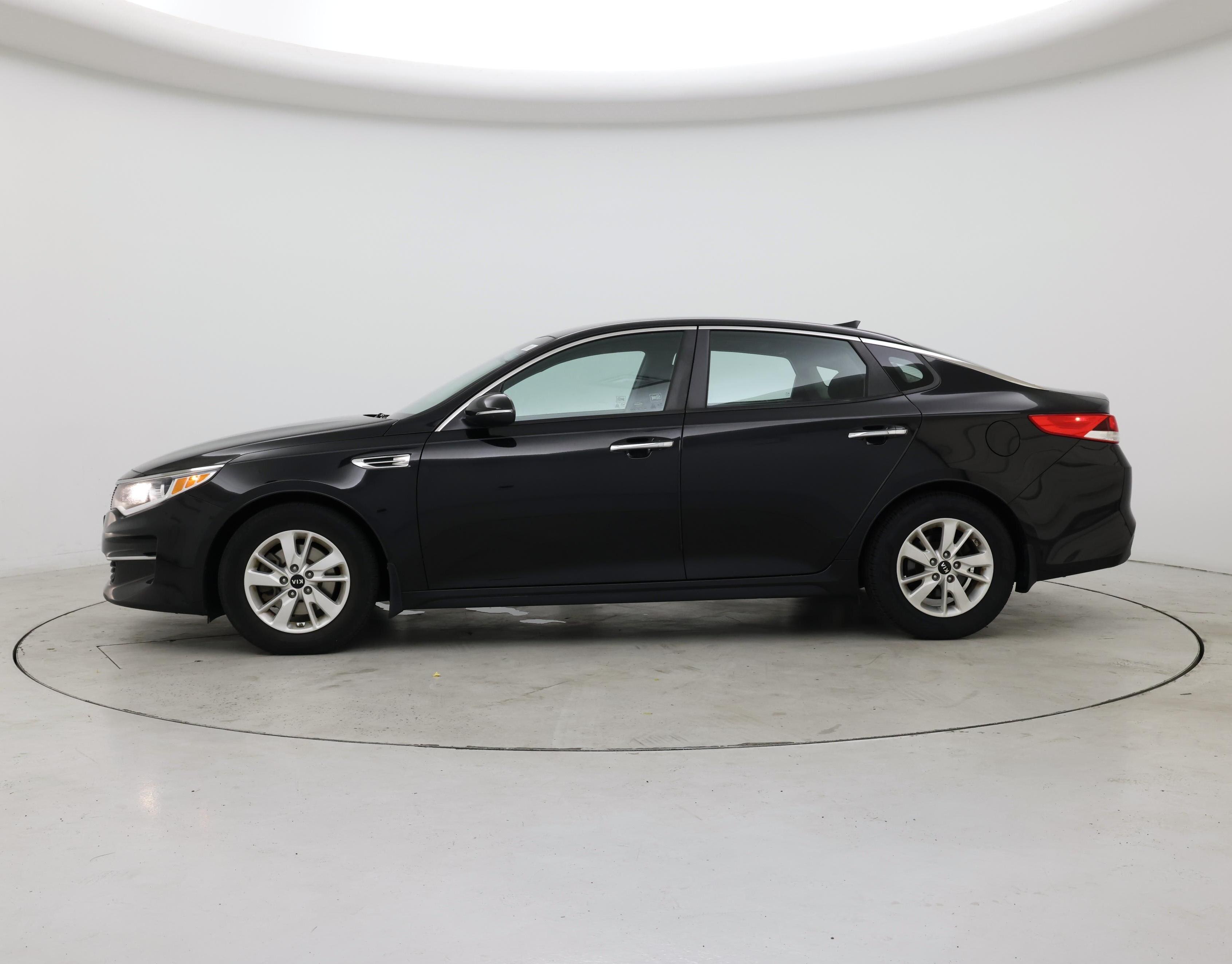 Thumbnail: 2016 Kia Optima - 3