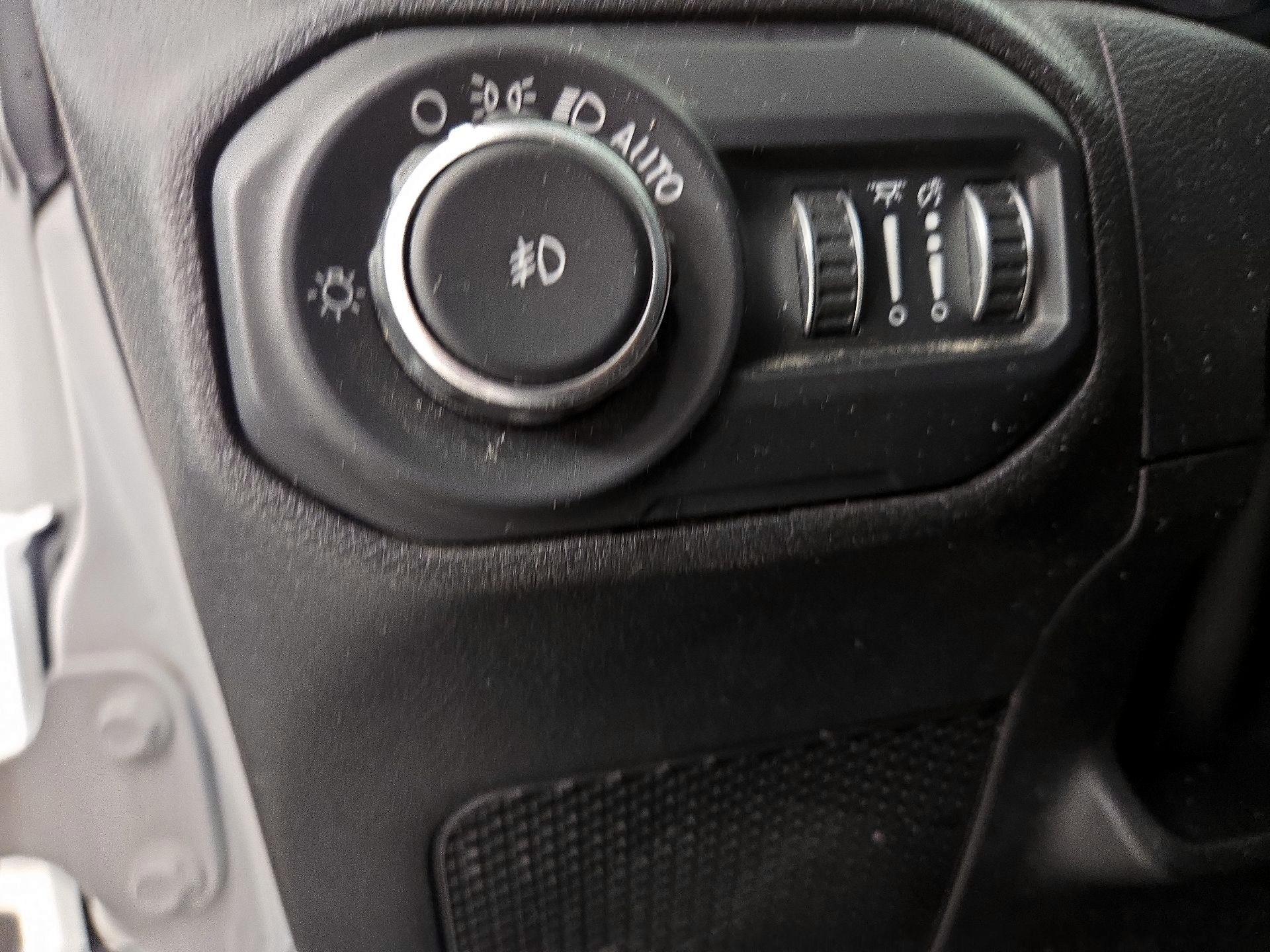 Thumbnail: 2018 Jeep Wrangler - 13
