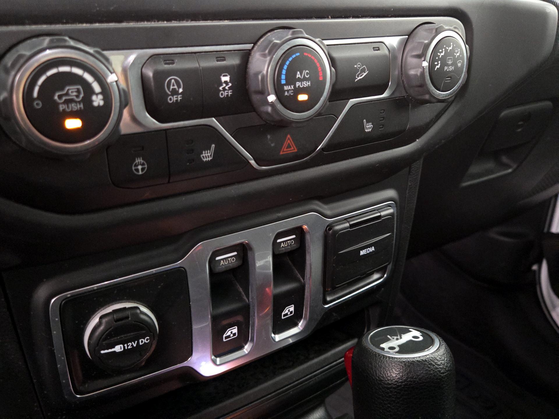 Thumbnail: 2018 Jeep Wrangler - 16