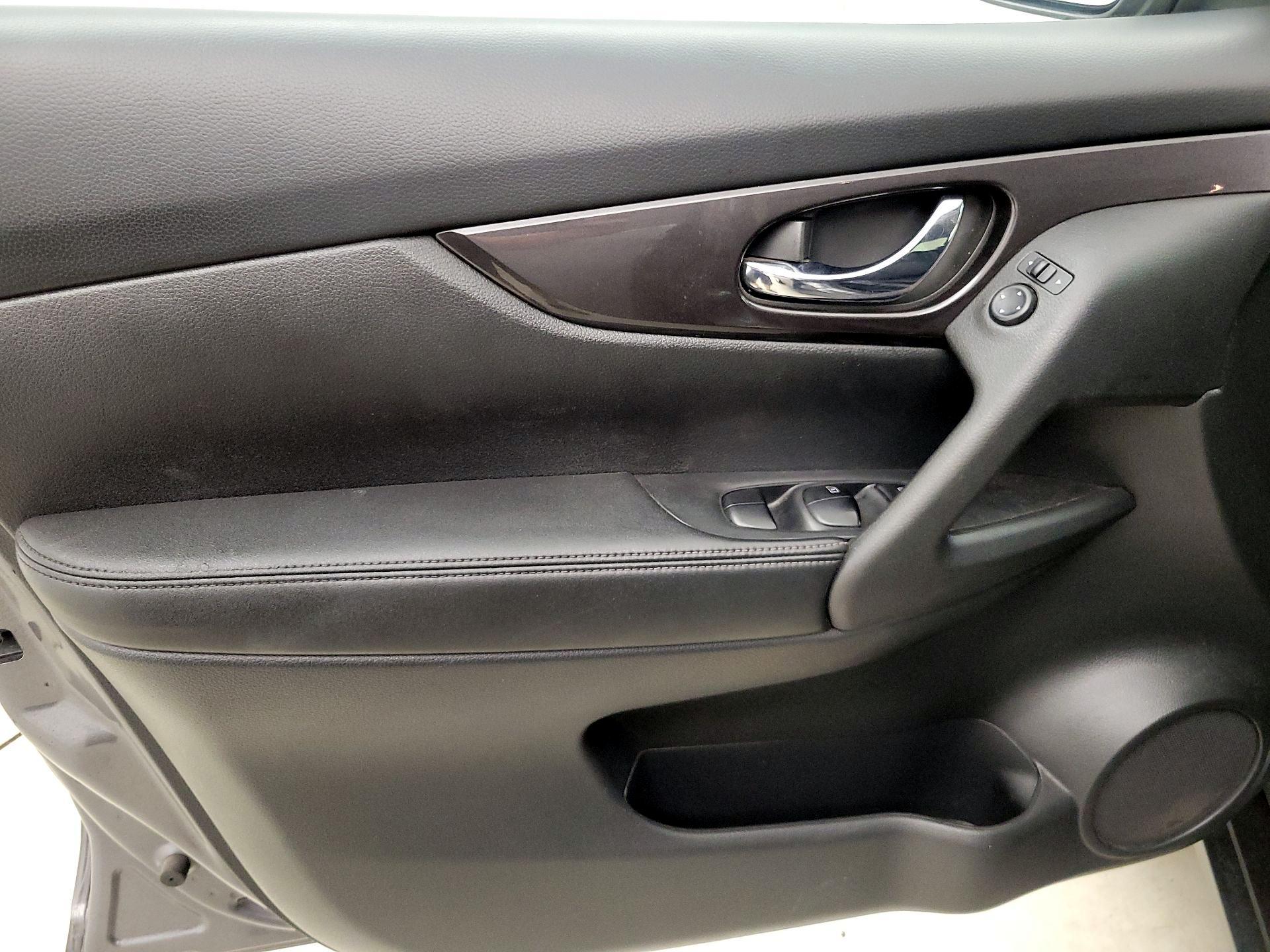 Thumbnail: 2019 Nissan Rogue - 12