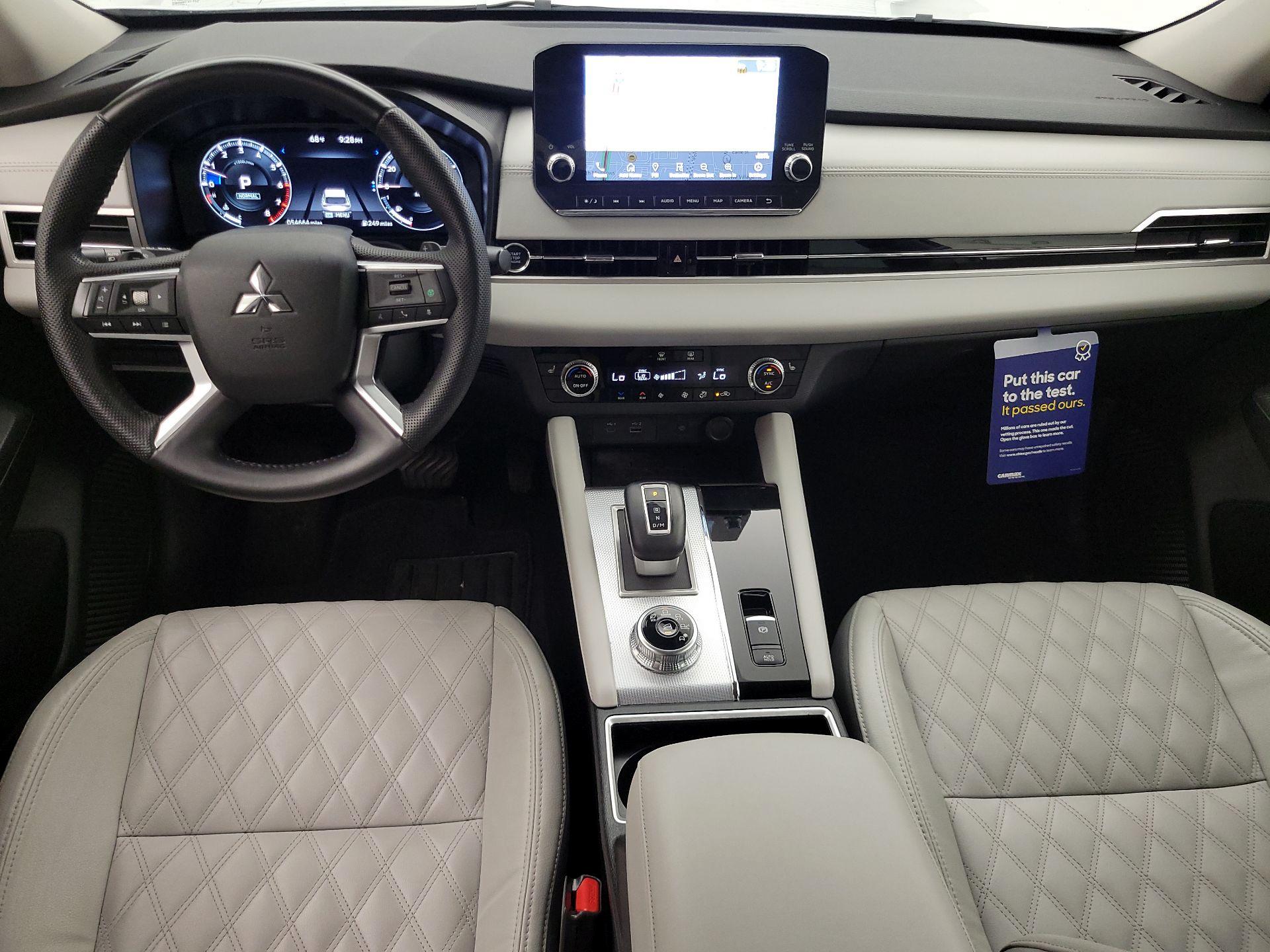 Thumbnail: 2023 Mitsubishi Outlander - 9