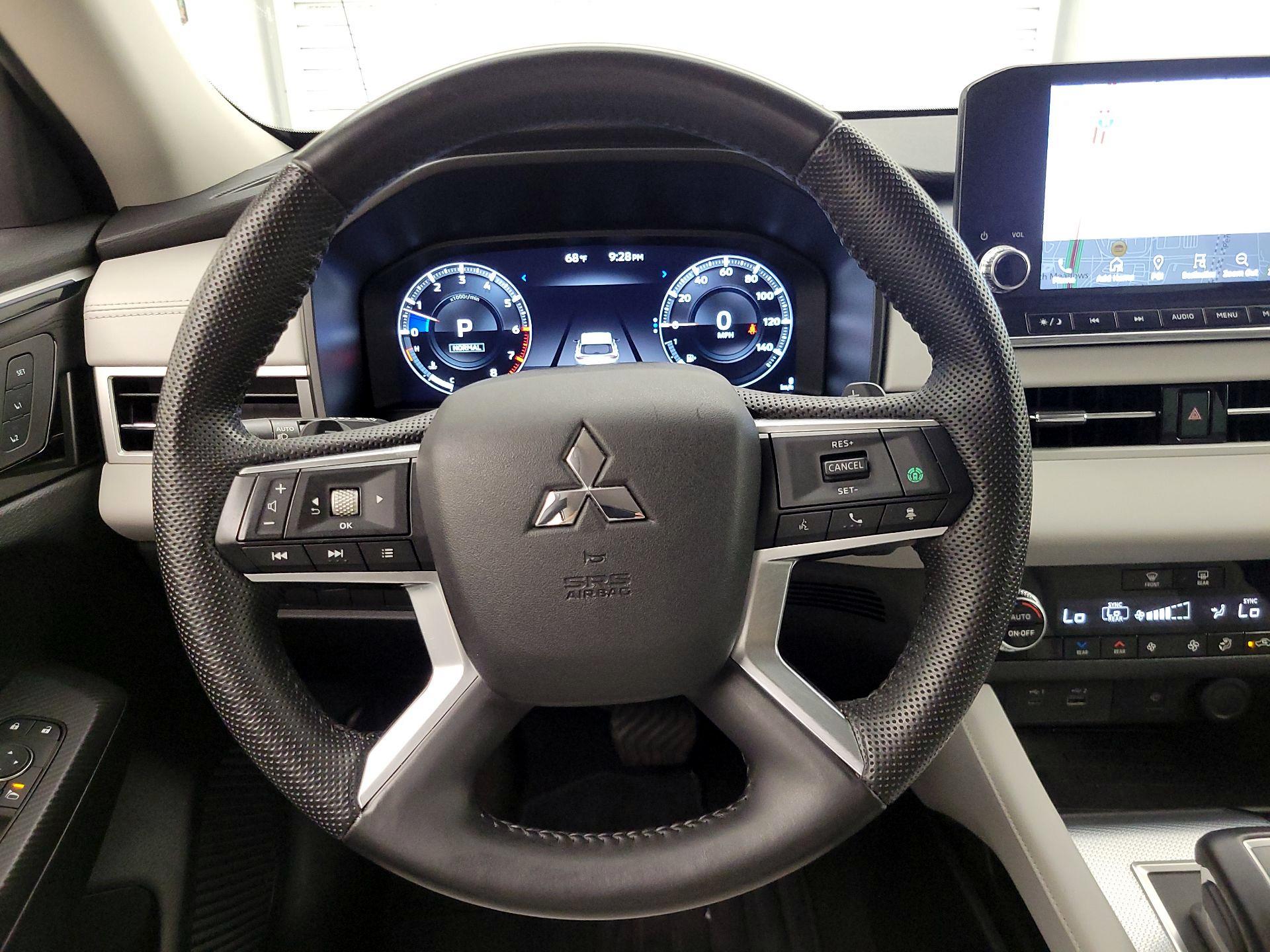 Thumbnail: 2023 Mitsubishi Outlander - 10