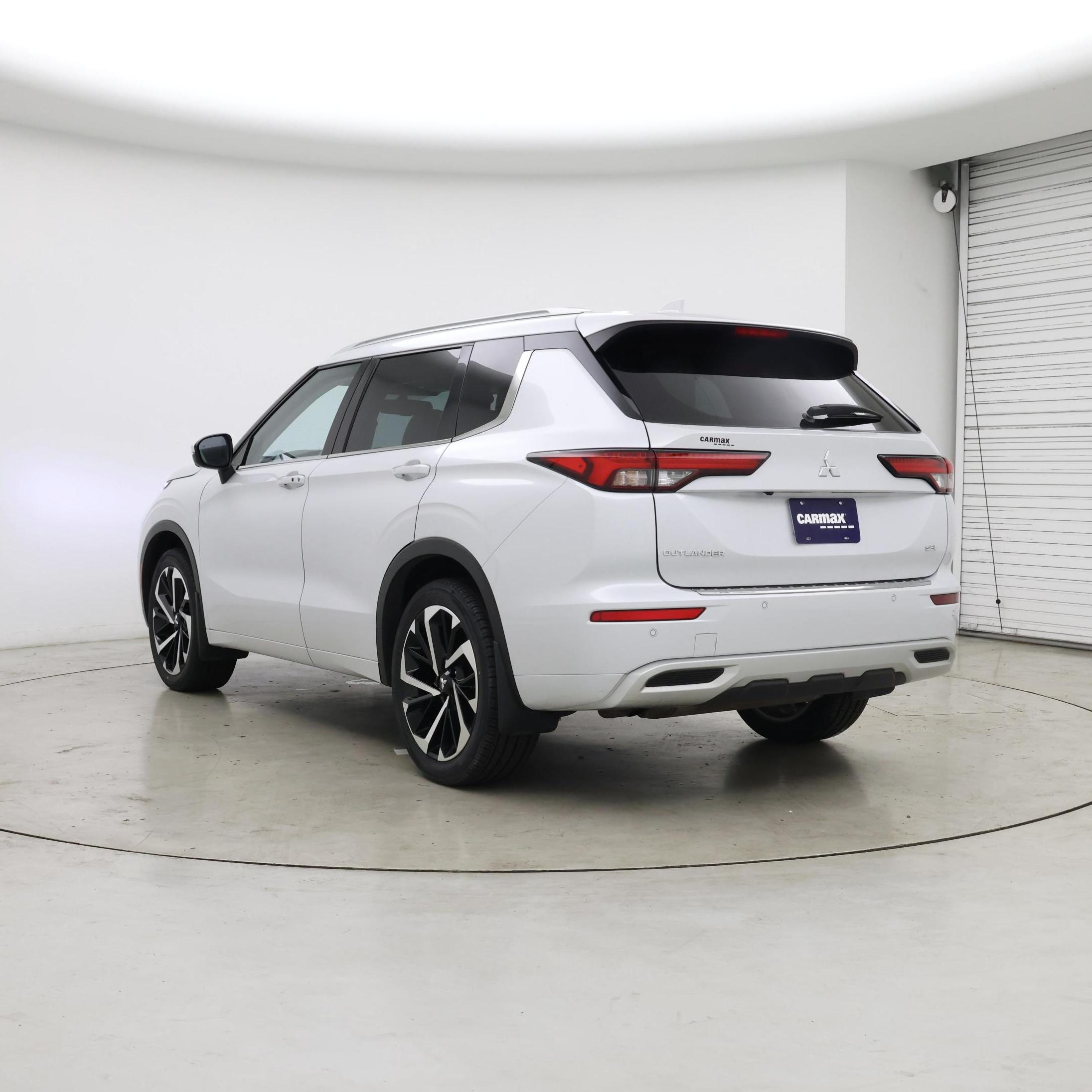 Thumbnail: 2023 Mitsubishi Outlander - 2