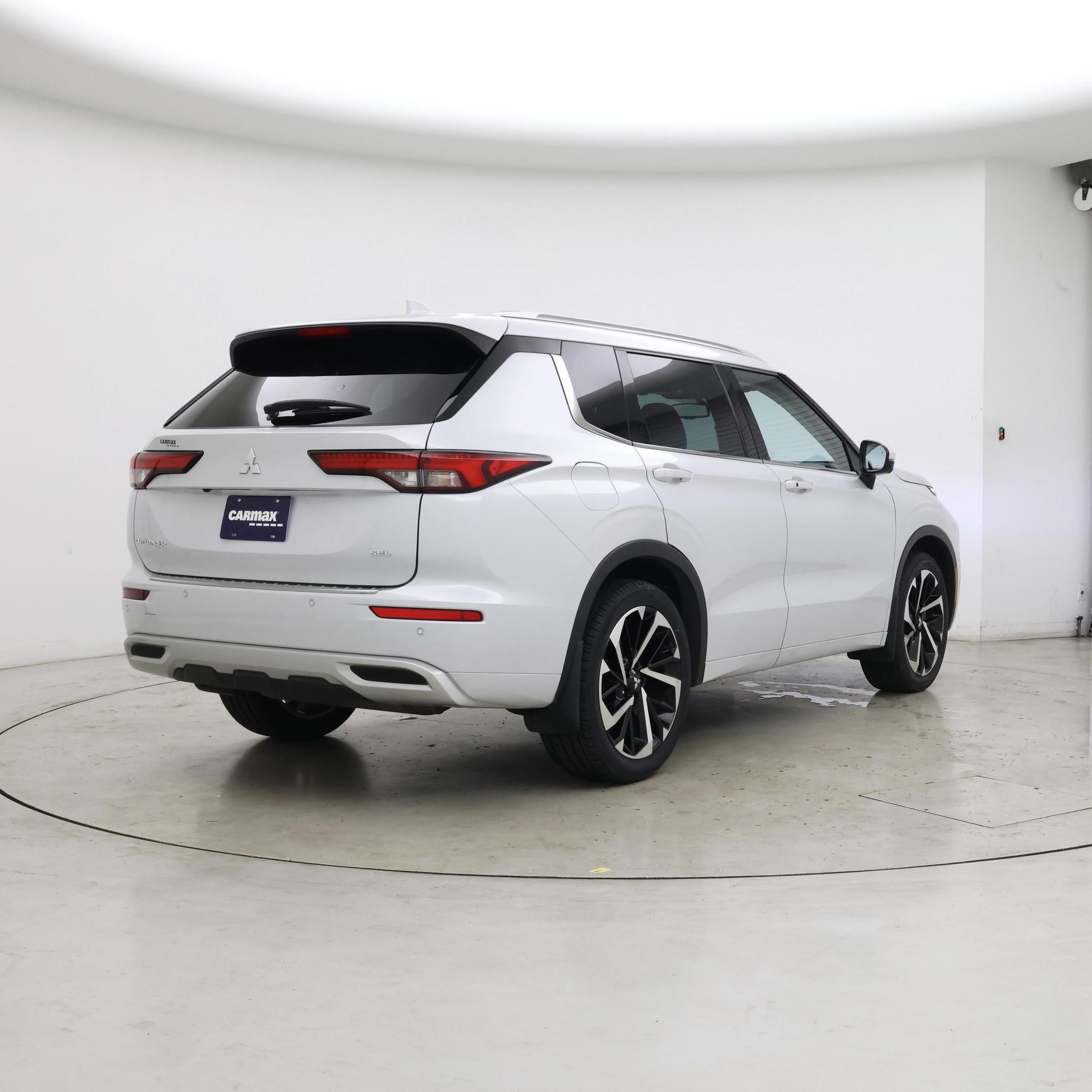 Thumbnail: 2023 Mitsubishi Outlander - 8
