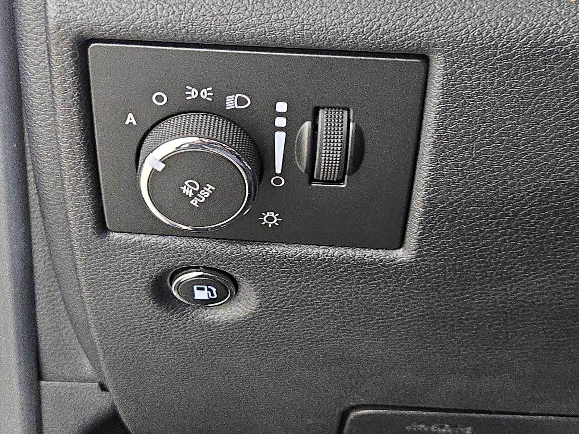Thumbnail: 2014 Jeep Grand Cherokee - 13