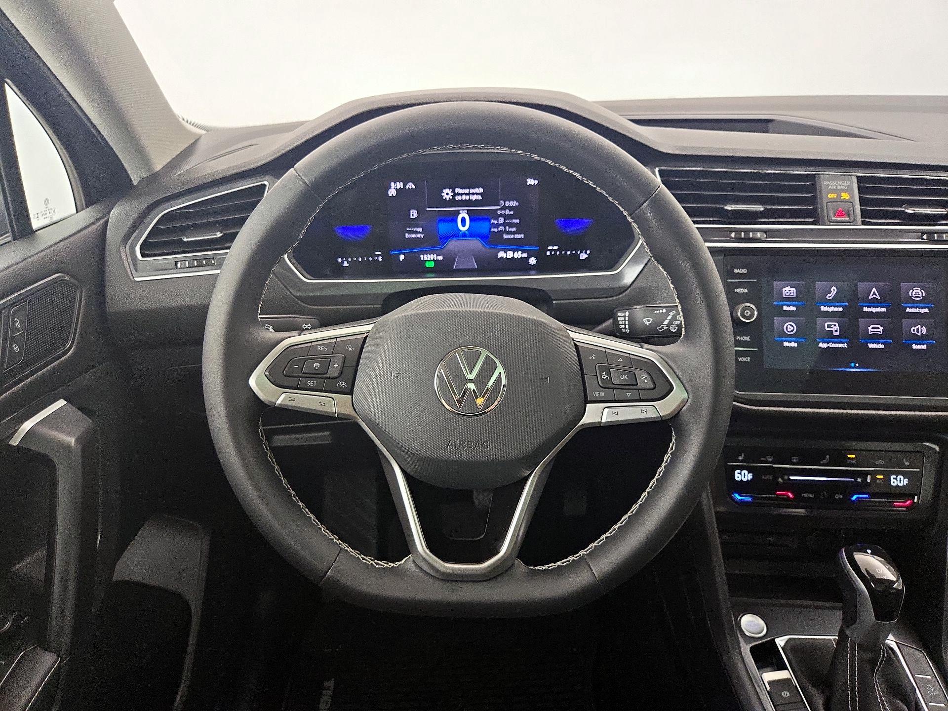 Thumbnail: 2023 Volkswagen Tiguan - 10