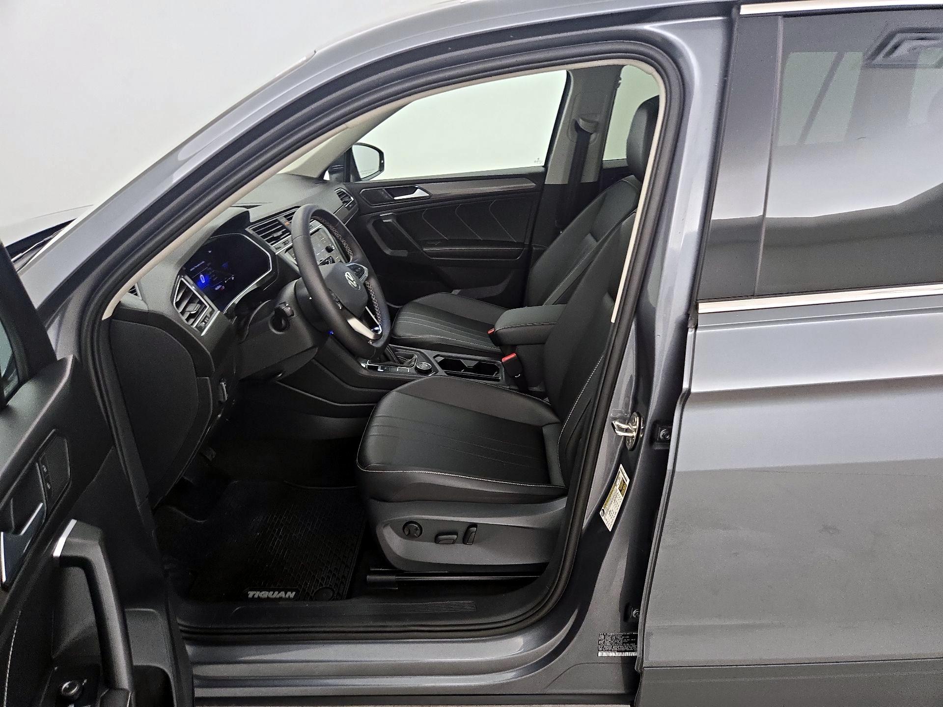 Thumbnail: 2023 Volkswagen Tiguan - 11