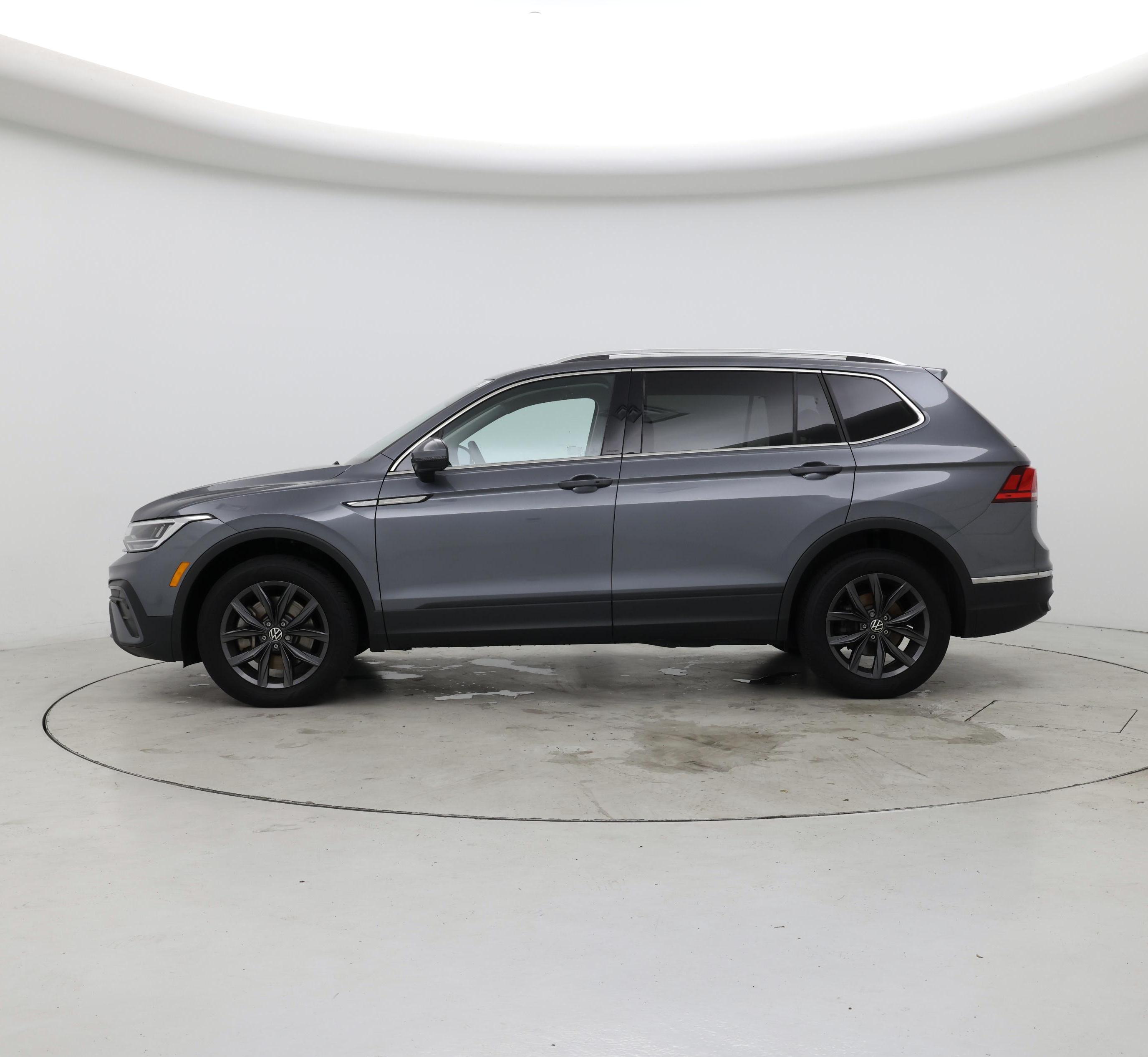 Thumbnail: 2023 Volkswagen Tiguan - 3