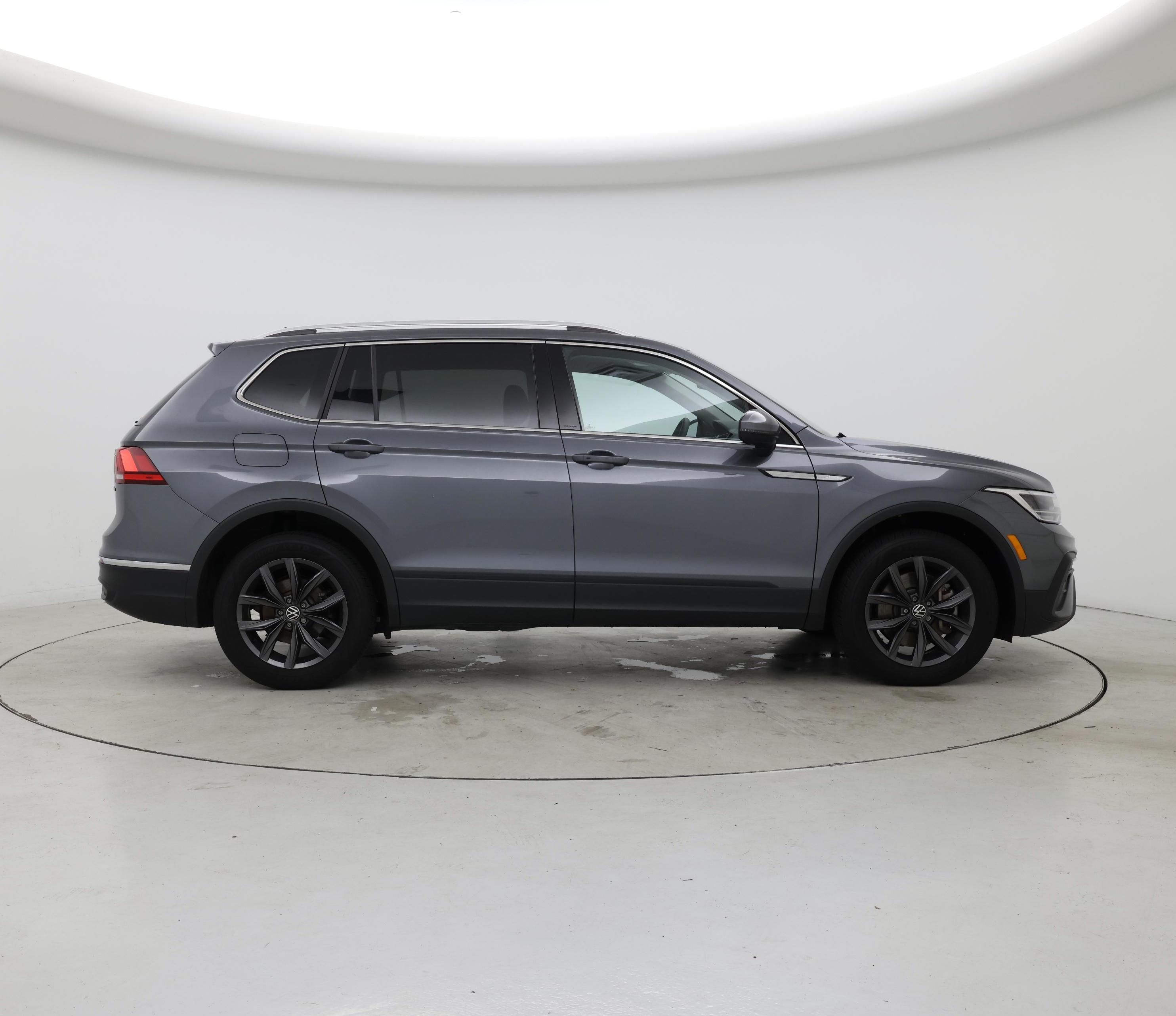 Thumbnail: 2023 Volkswagen Tiguan - 7