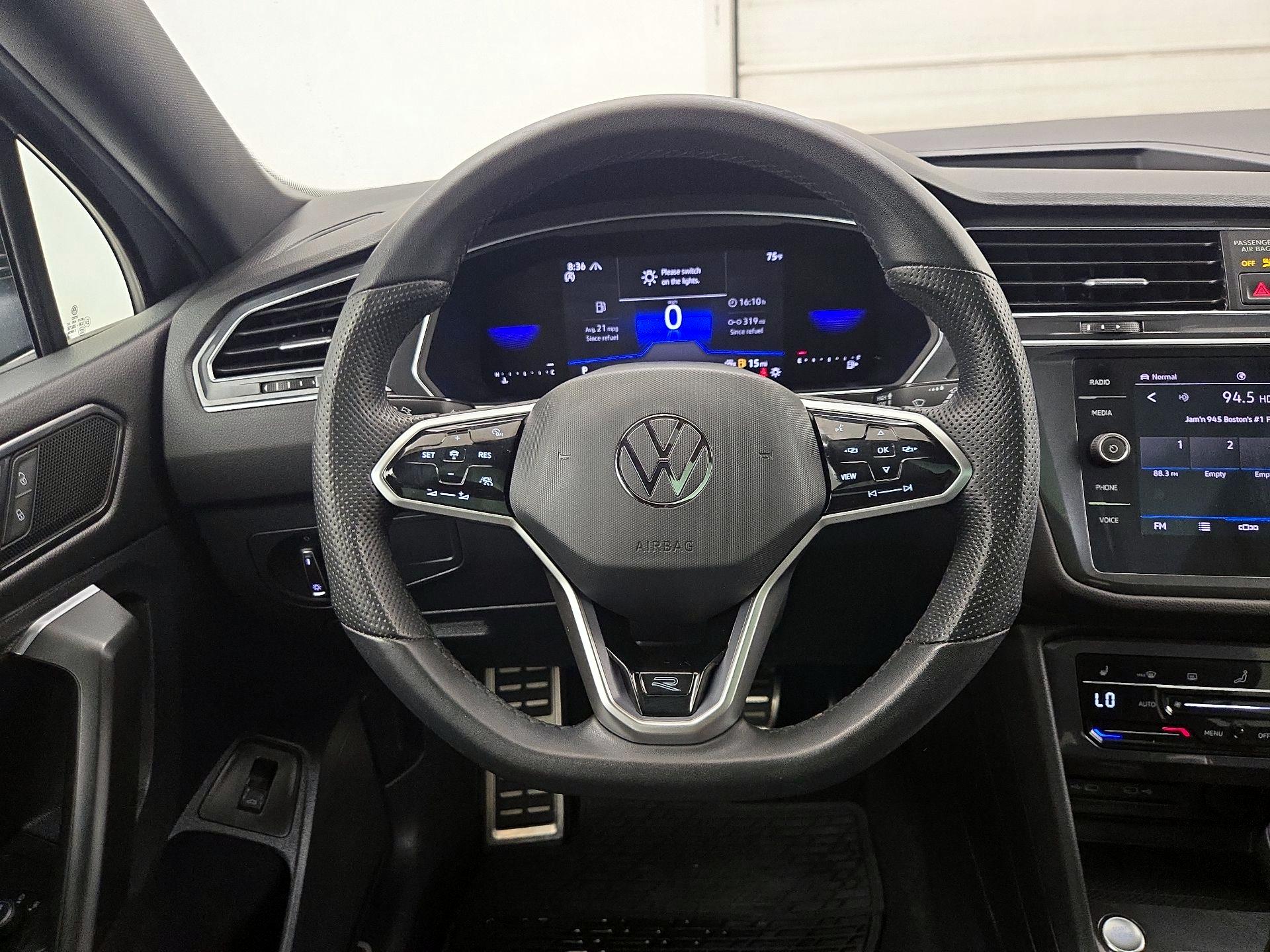 Thumbnail: 2022 Volkswagen Tiguan - 10