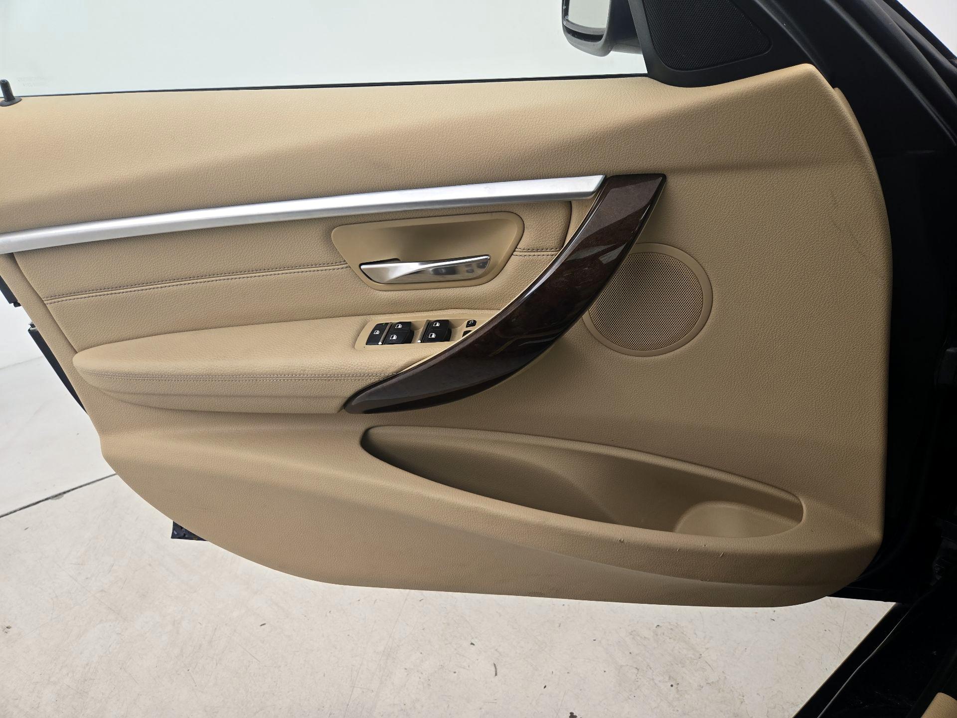 Thumbnail: 2016 BMW 3 Series - 12