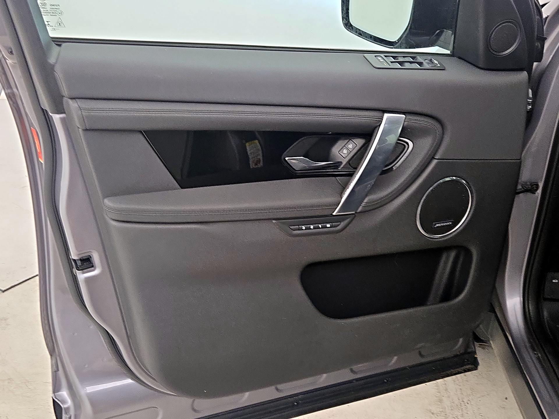 Thumbnail: 2021 Land Rover Discovery Sport - 12