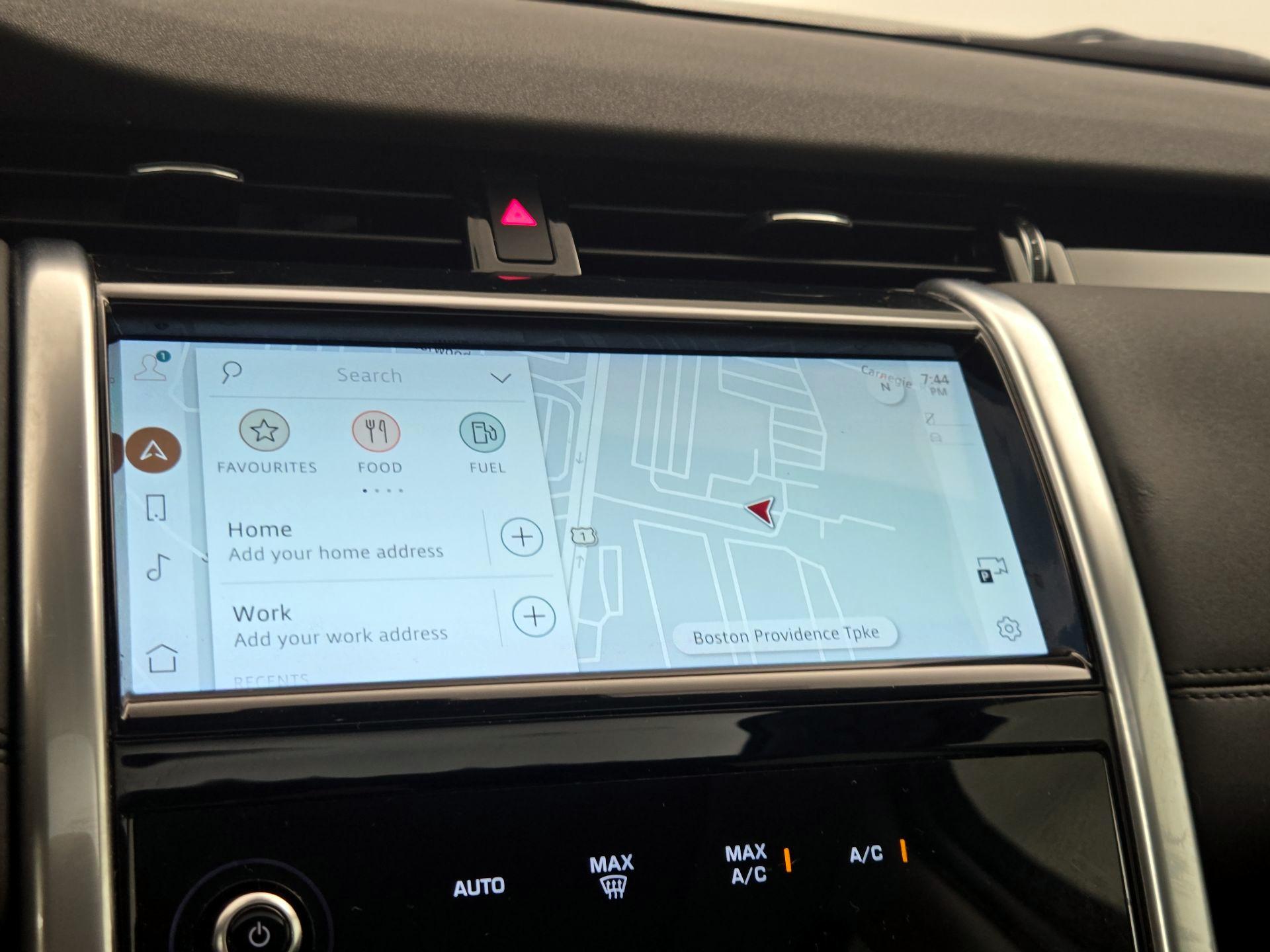 Thumbnail: 2021 Land Rover Discovery Sport - 14