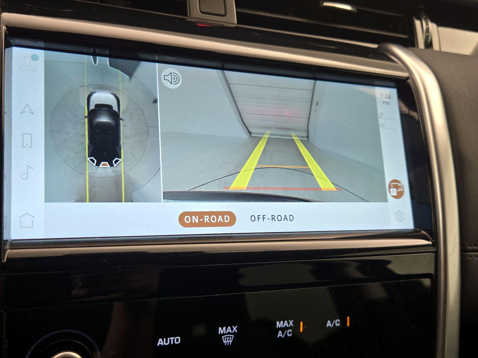 Thumbnail: 2021 Land Rover Discovery Sport - 15