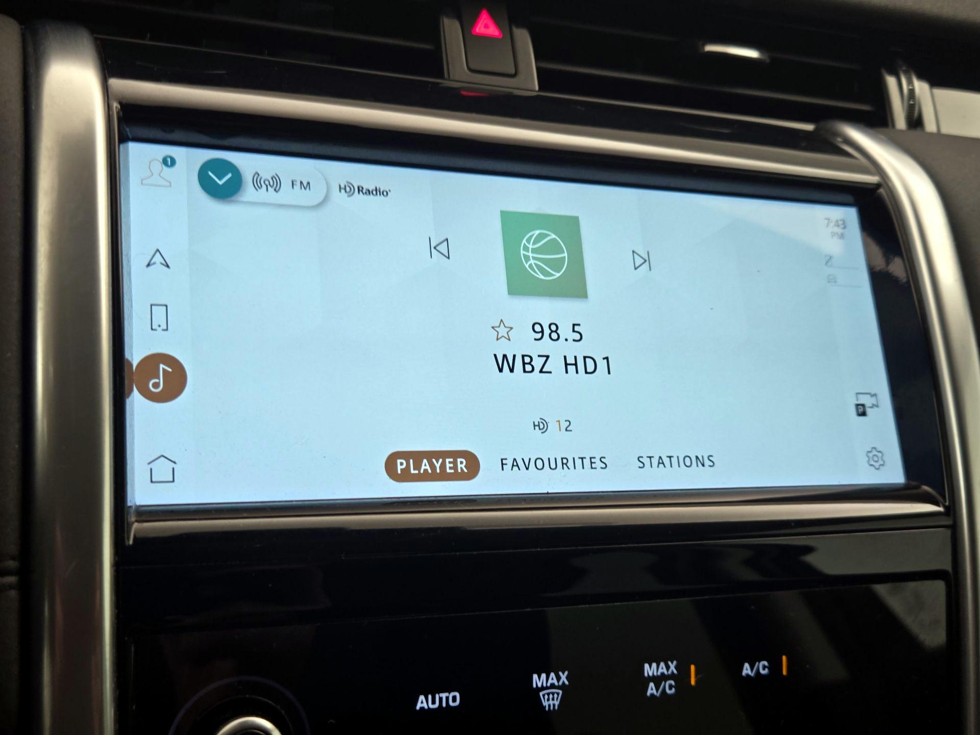 Thumbnail: 2021 Land Rover Discovery Sport - 16