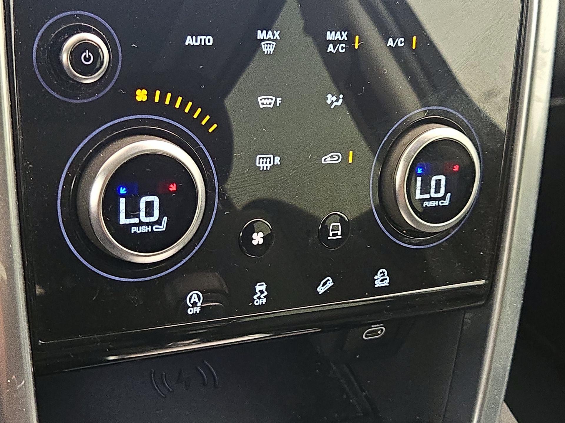 Thumbnail: 2021 Land Rover Discovery Sport - 17