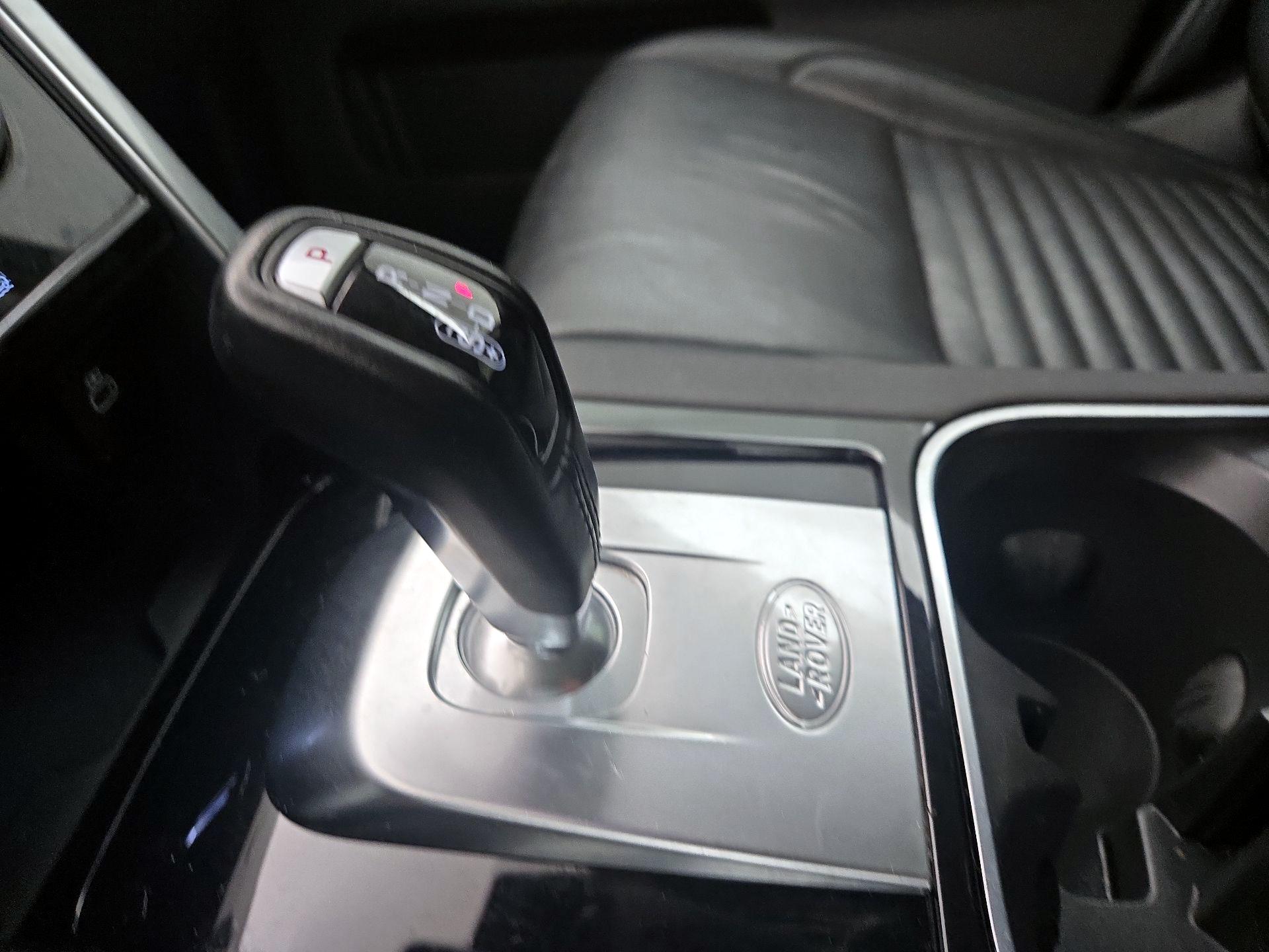 Thumbnail: 2021 Land Rover Discovery Sport - 18